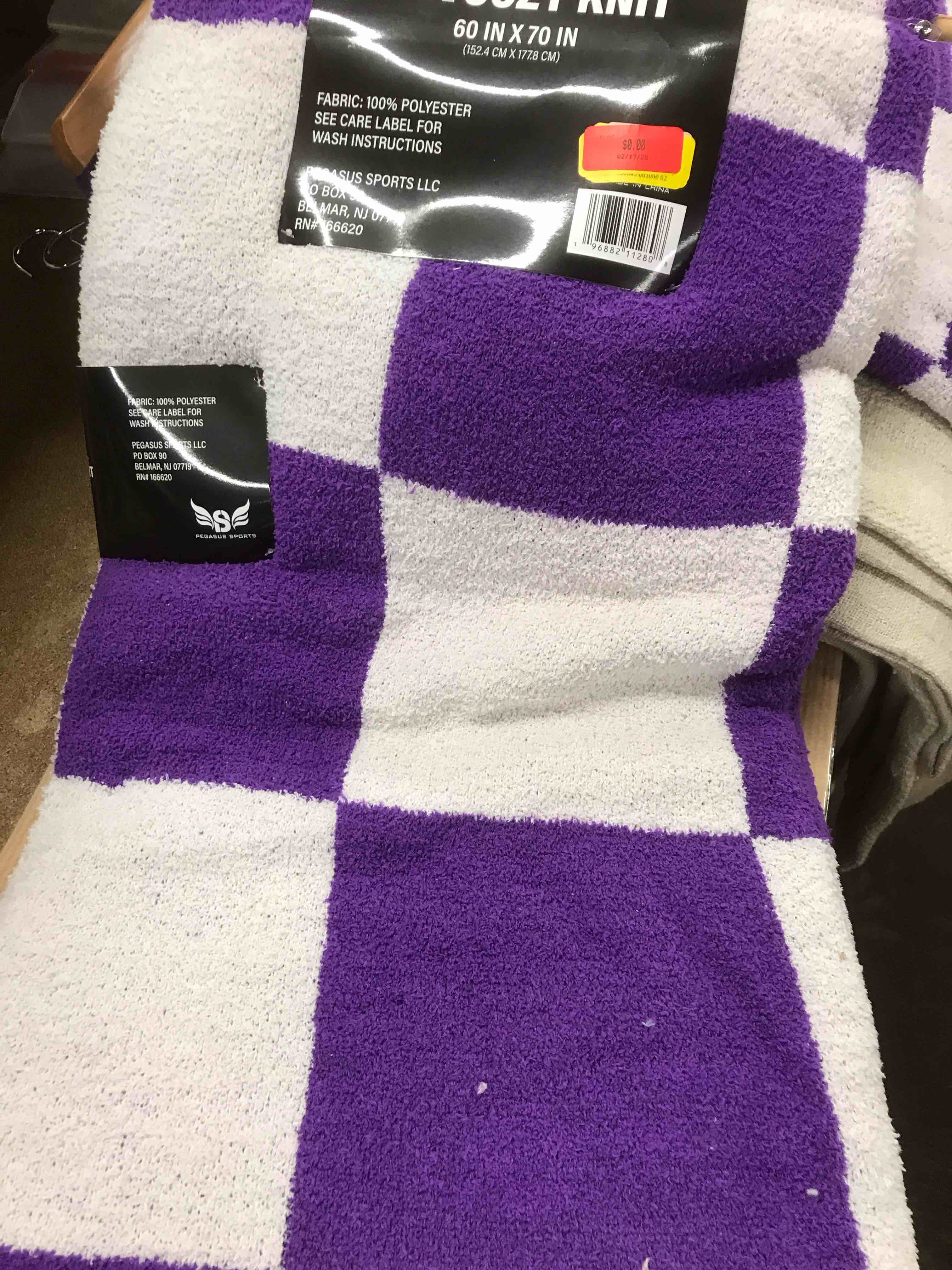 Condition photo showing New/Like New for Throw