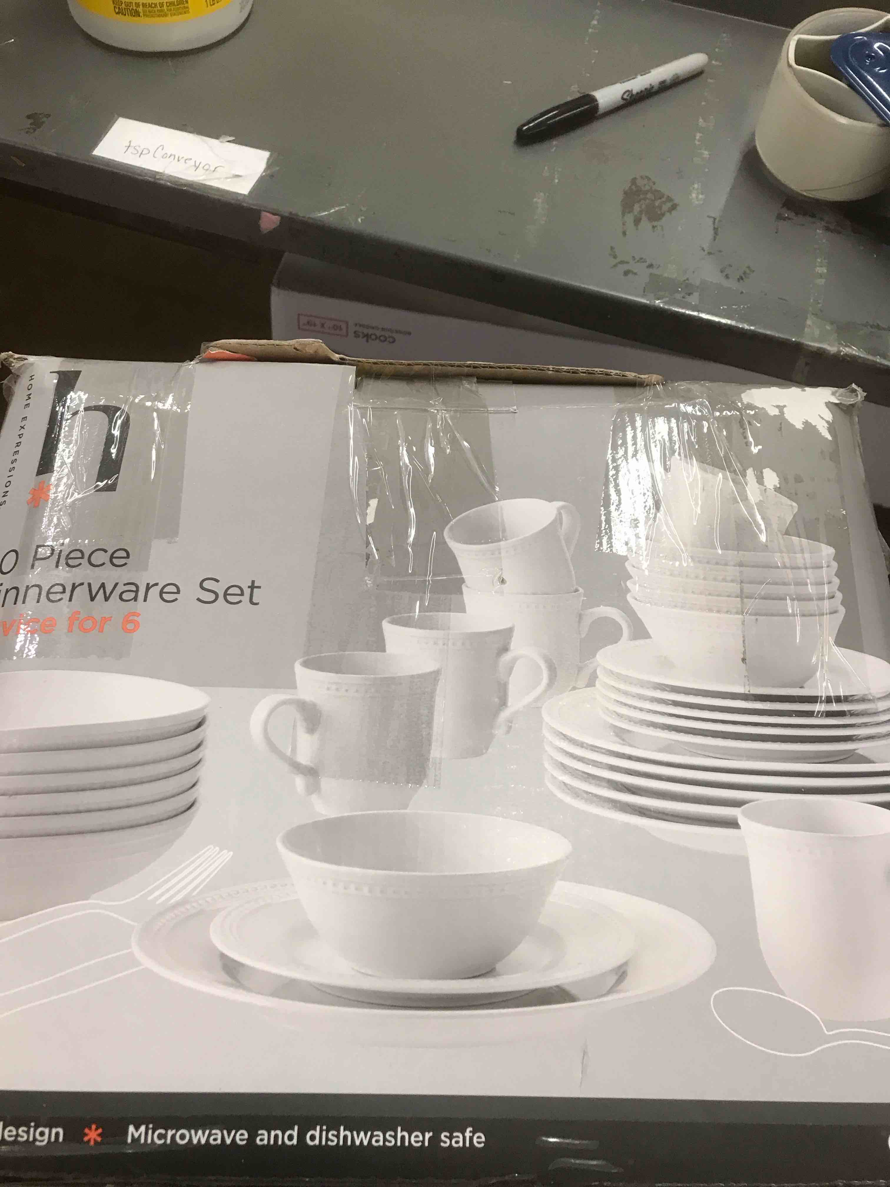 30 Piece Dinnerware Set