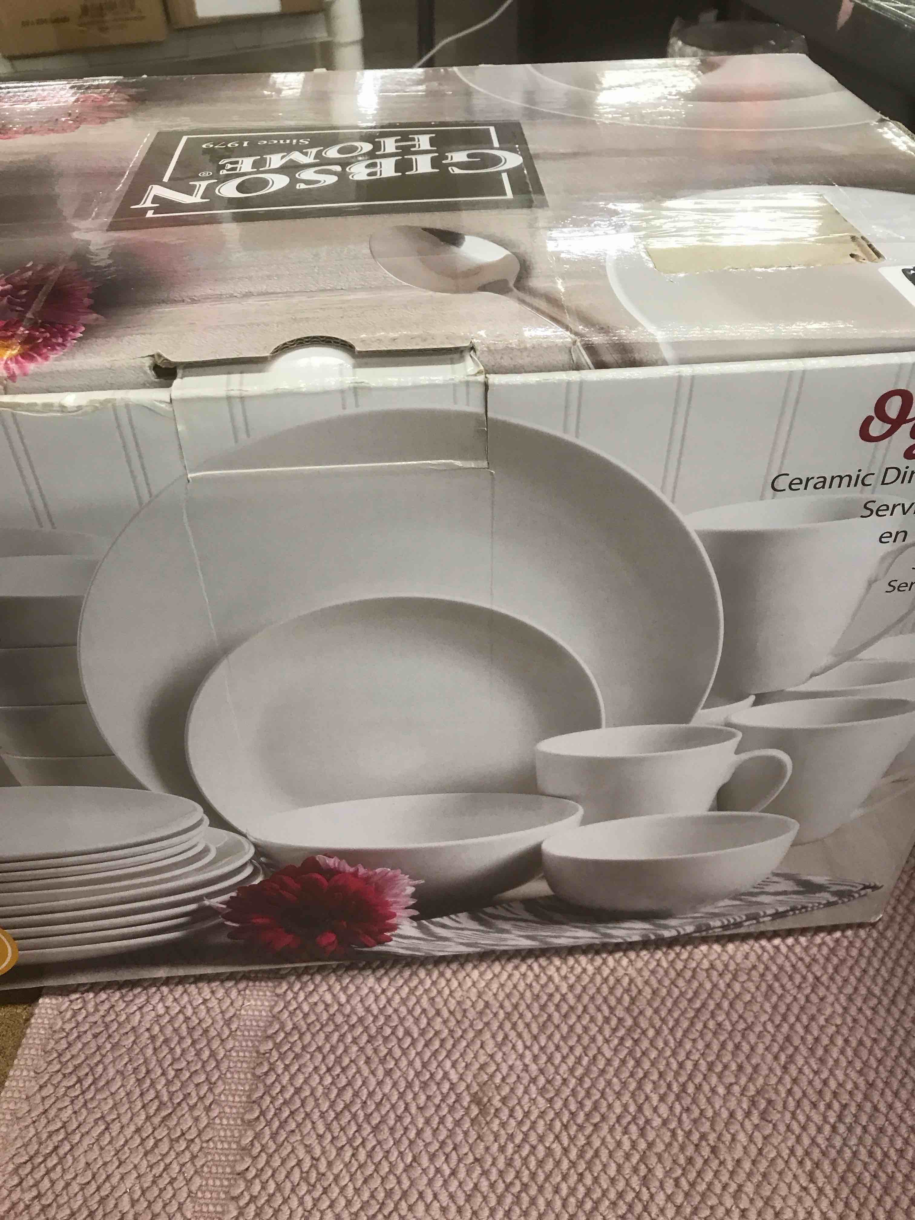 Condition photo showing As Is for Dinnerware Set 28 piece