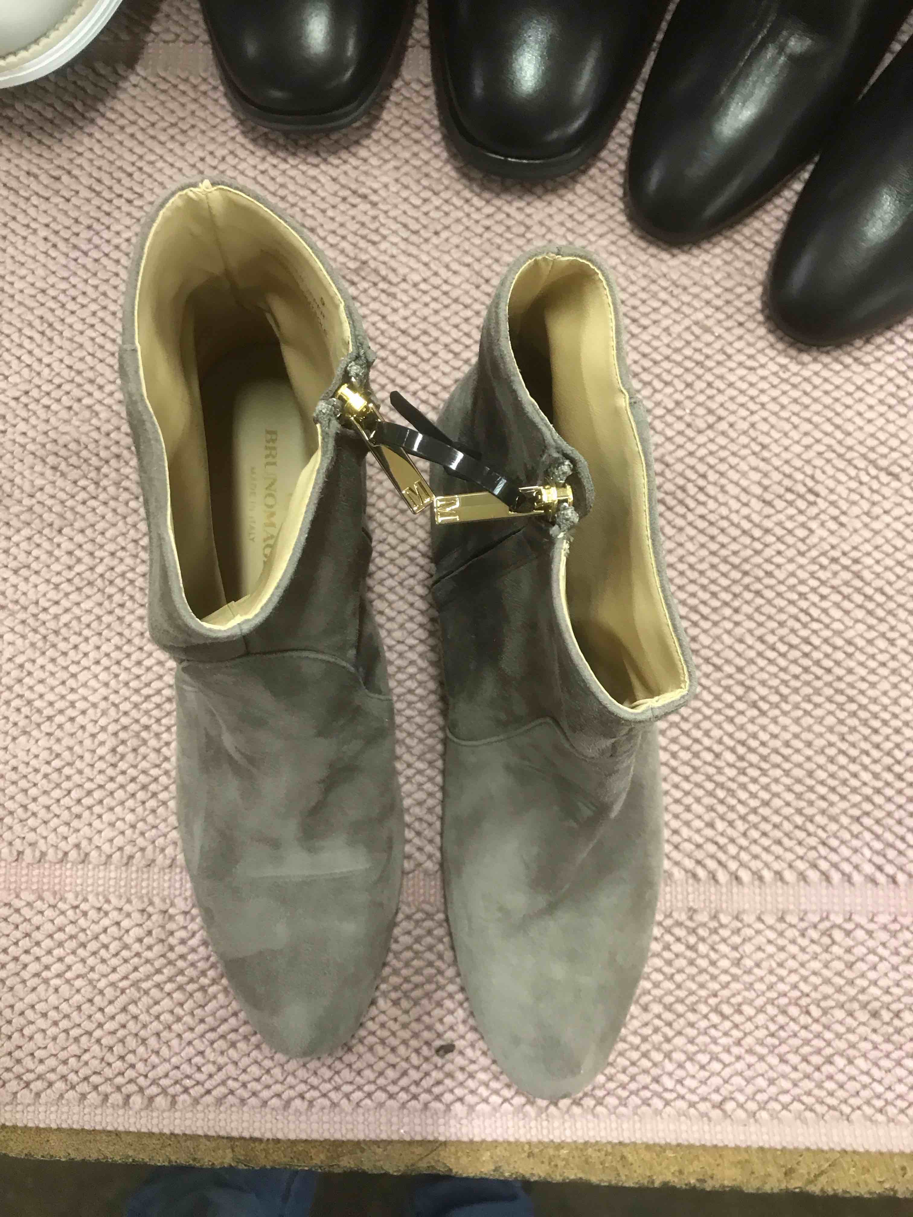 Bruno Magli Women’s Suede Boots.      Size 8