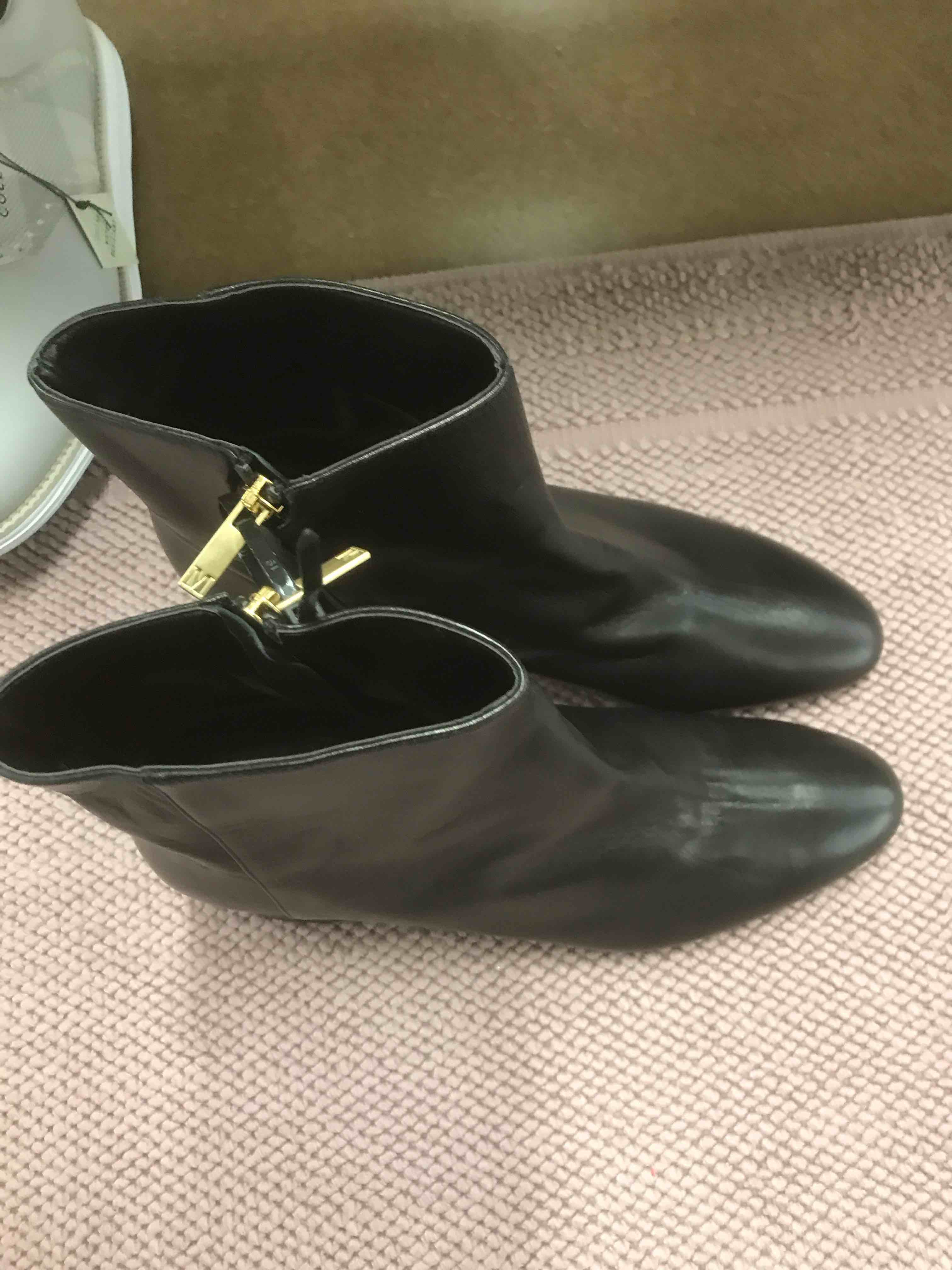 Condition photo showing As Is for Bruno Magli Women’s Boots.     Size 9 1/2