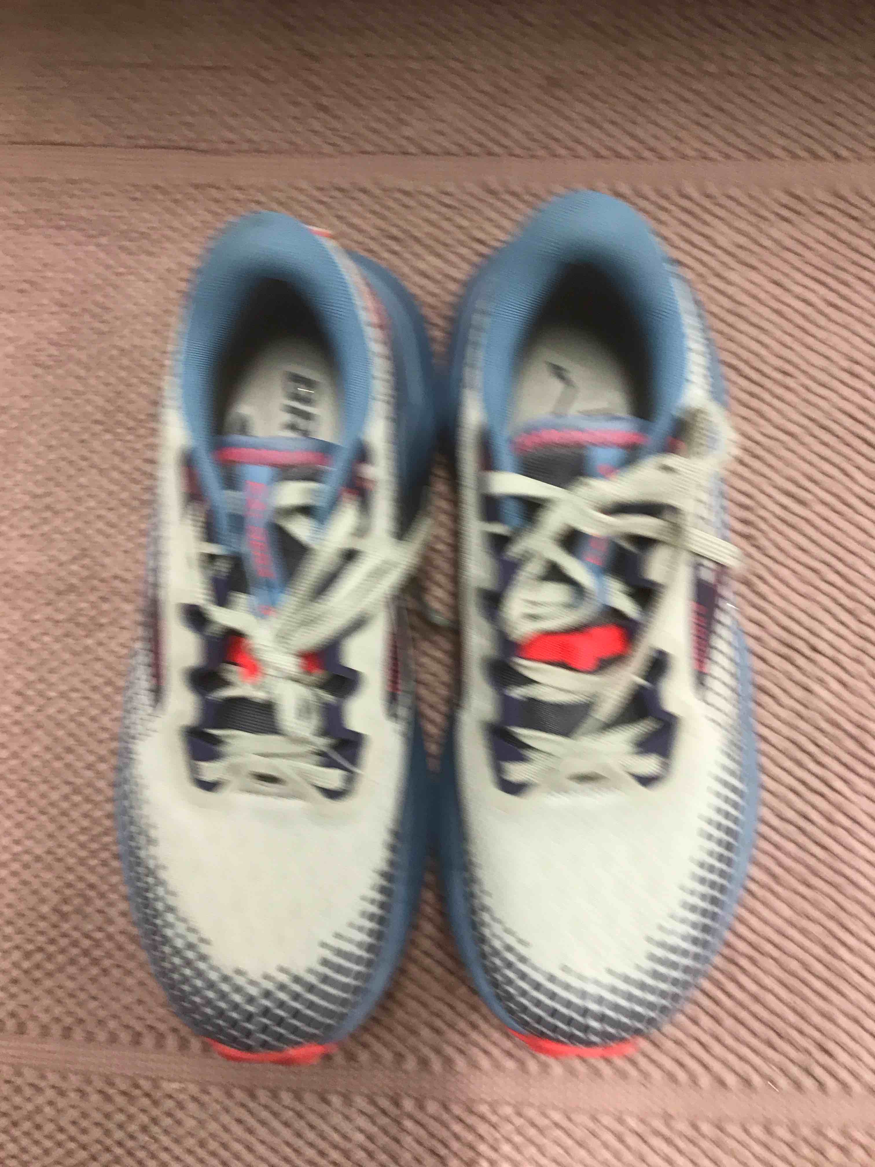 Brooks Women’s Gym Shoes.      Size 8