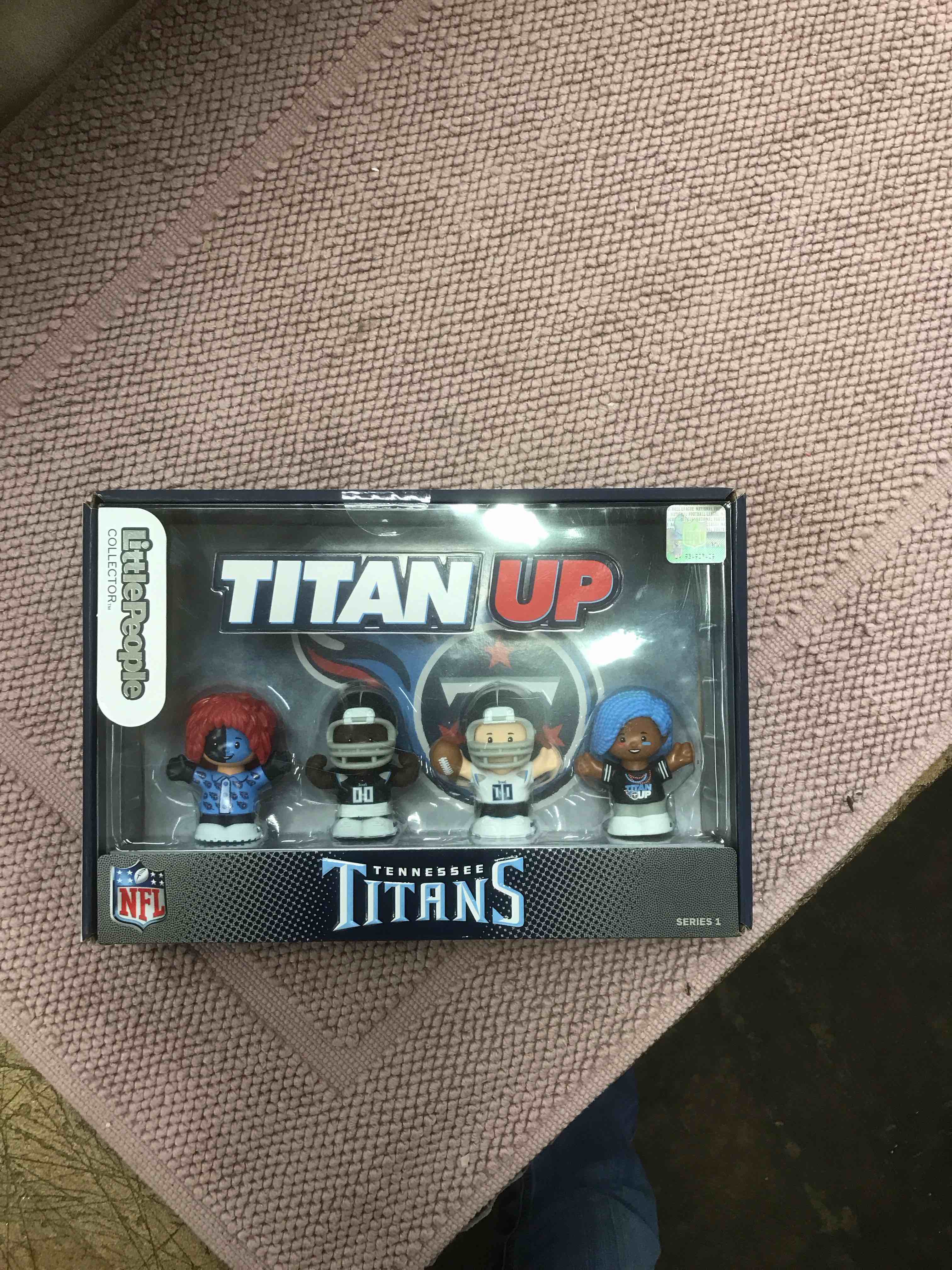 Condition photo showing New/Like New for Fisher-Price Little People 4-Pack Tennessee Titans Figures Collector Set, Multi