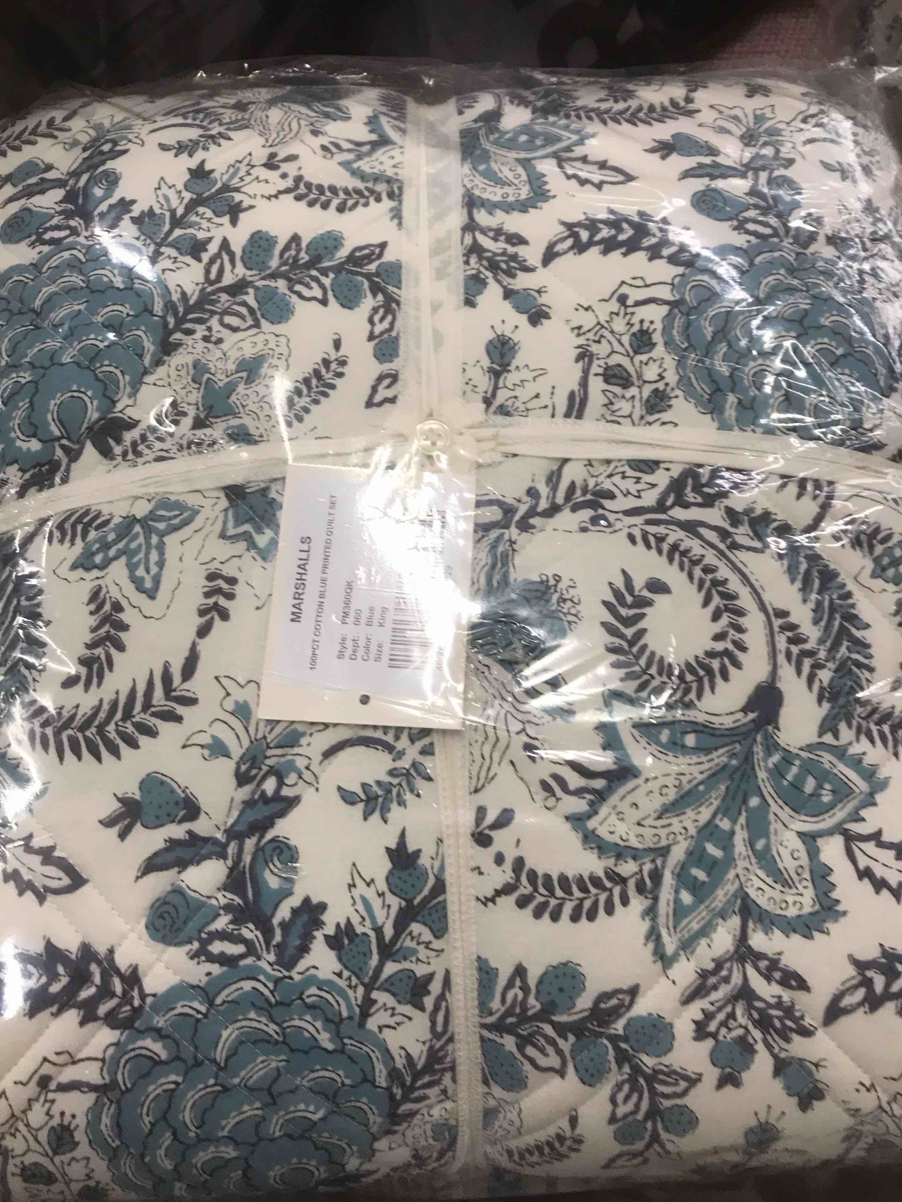 Condition photo showing New/Like New for King Size Quilt Set