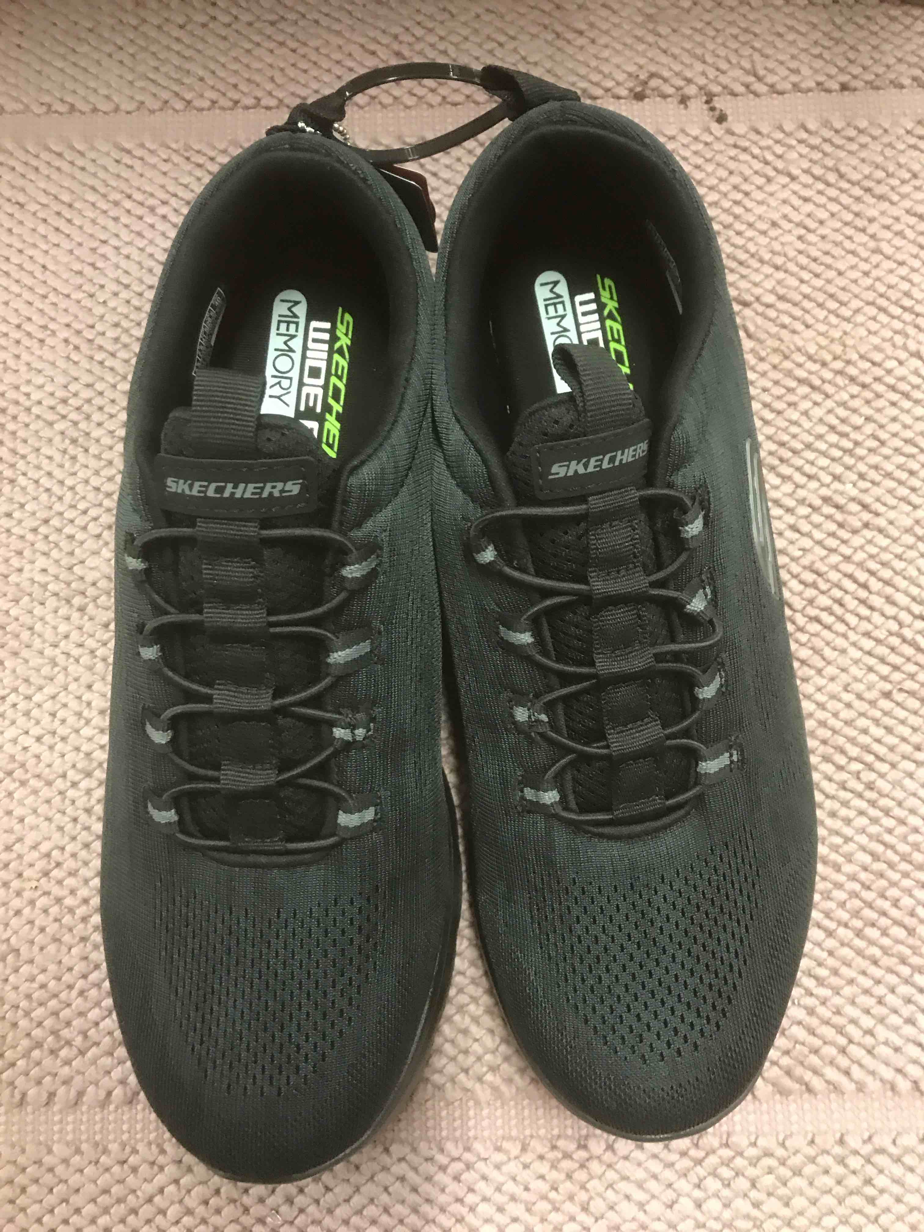 Men’s Sketchers.    Size 8.5