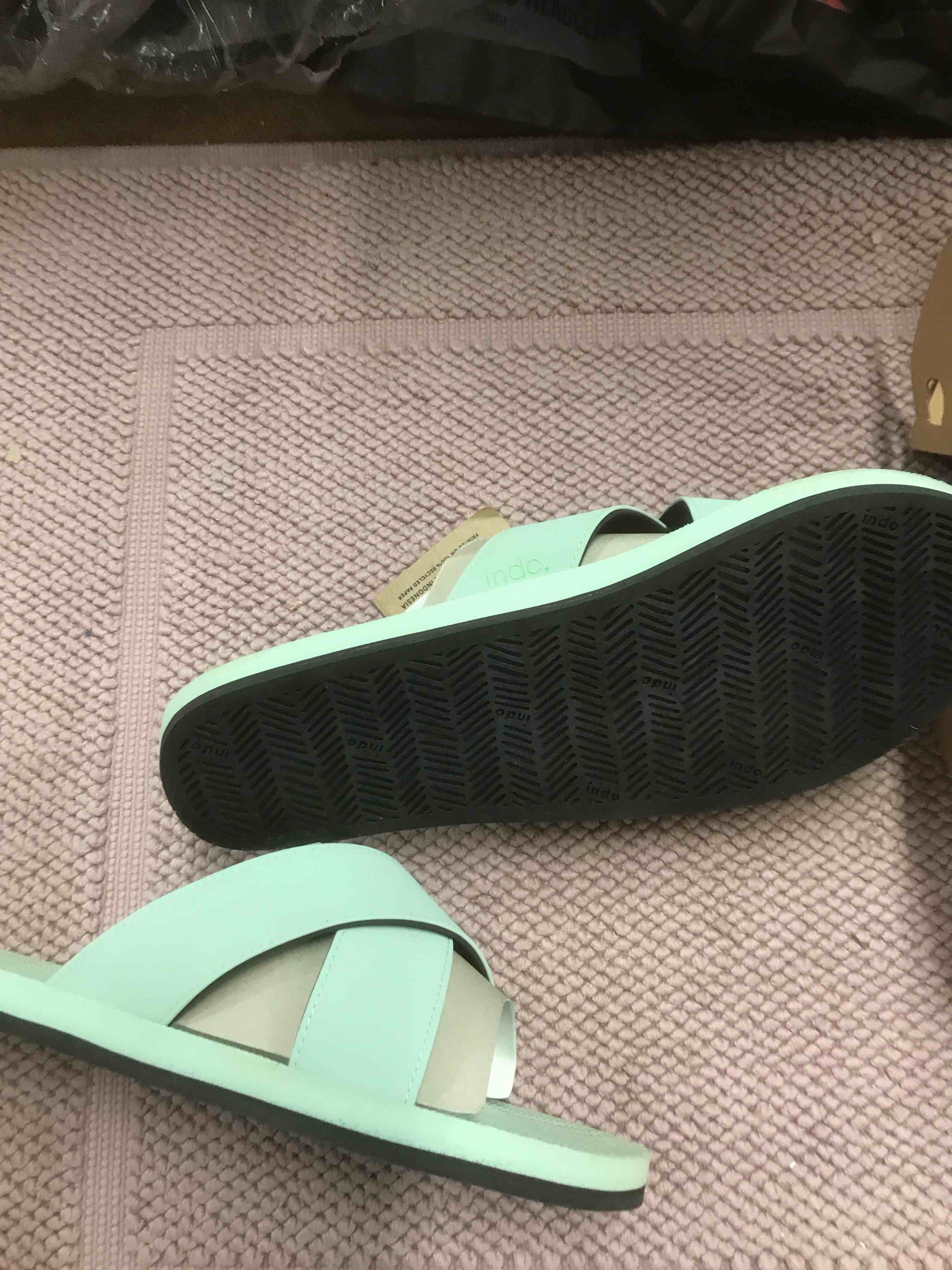 Condition photo showing New/Like New for indosole shoes.     size 8/9