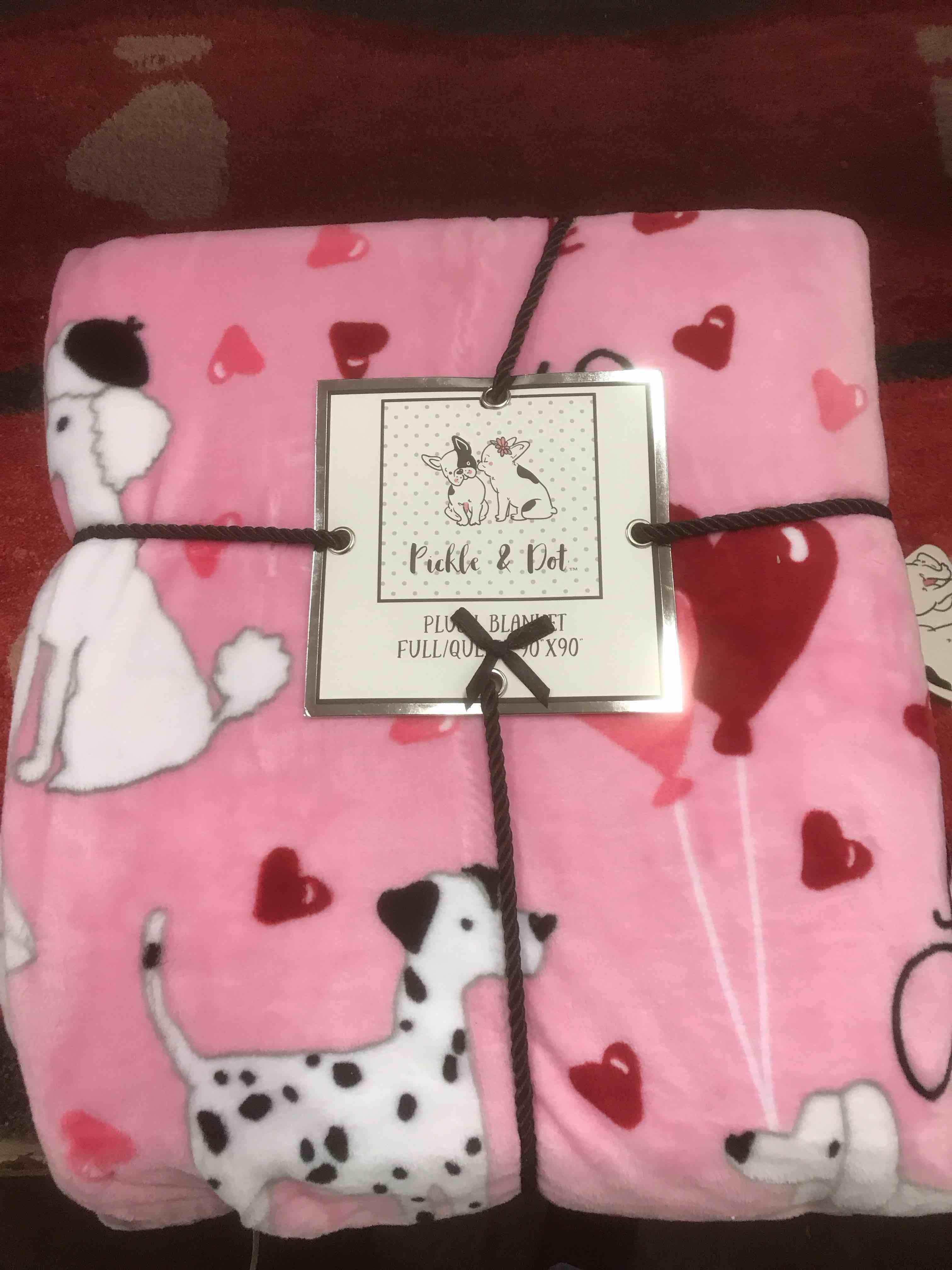 Plush Blanket.      Full/Queen