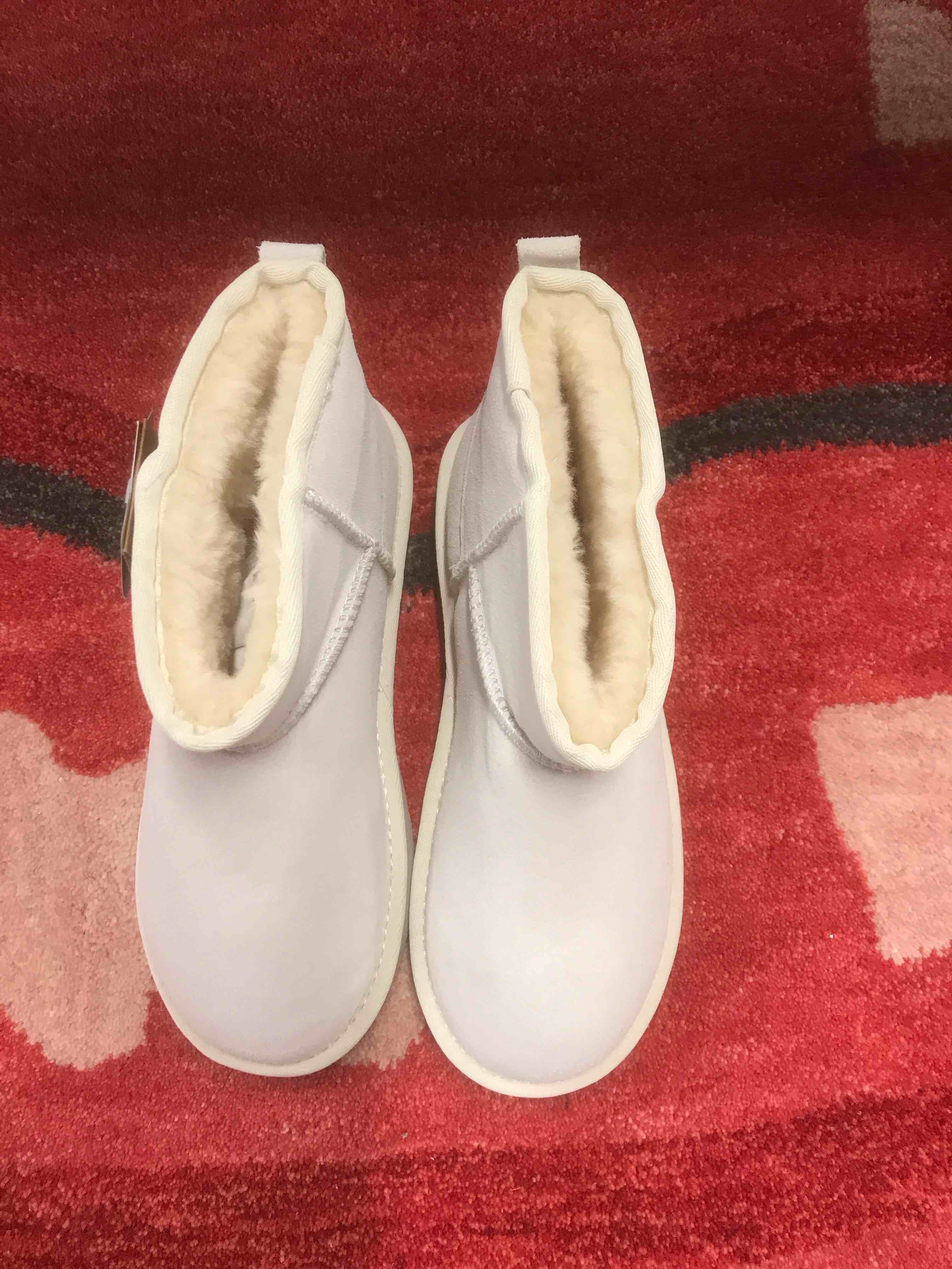 Women’s Boots.     Size 7