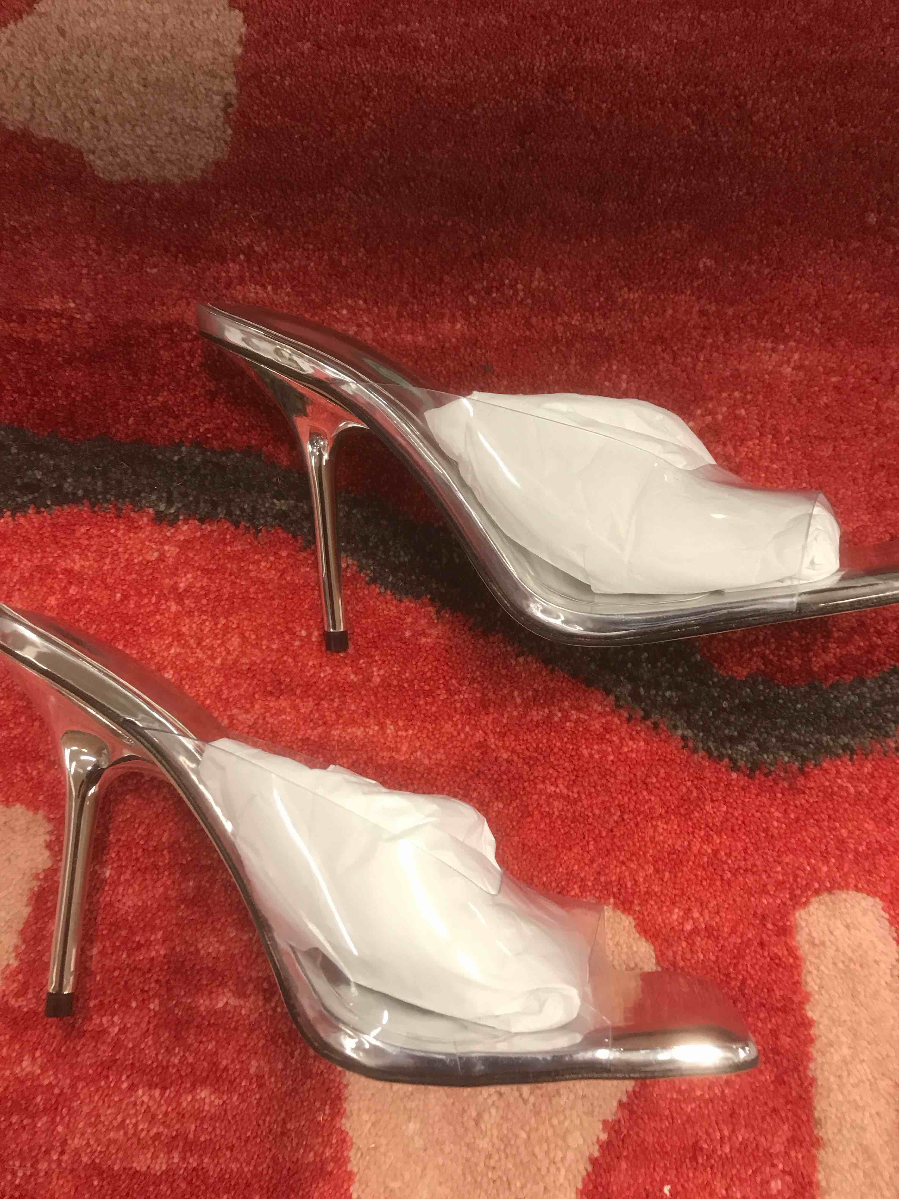 Condition photo showing As Is for Good American Women’s Shoes.   Size 8.5