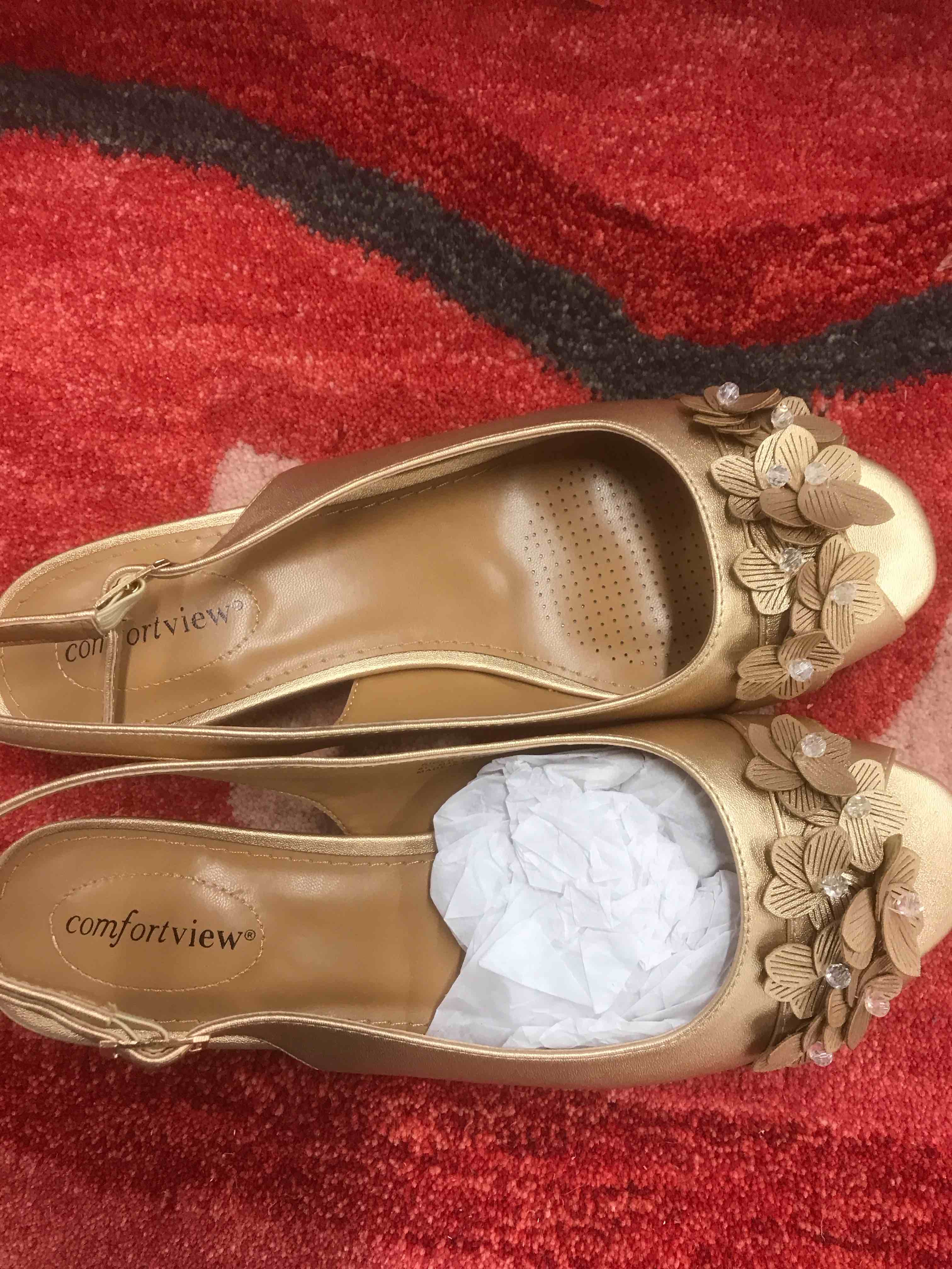 Condition photo showing As Is for Women’s dress Shoe.    Size 10.5 Wide