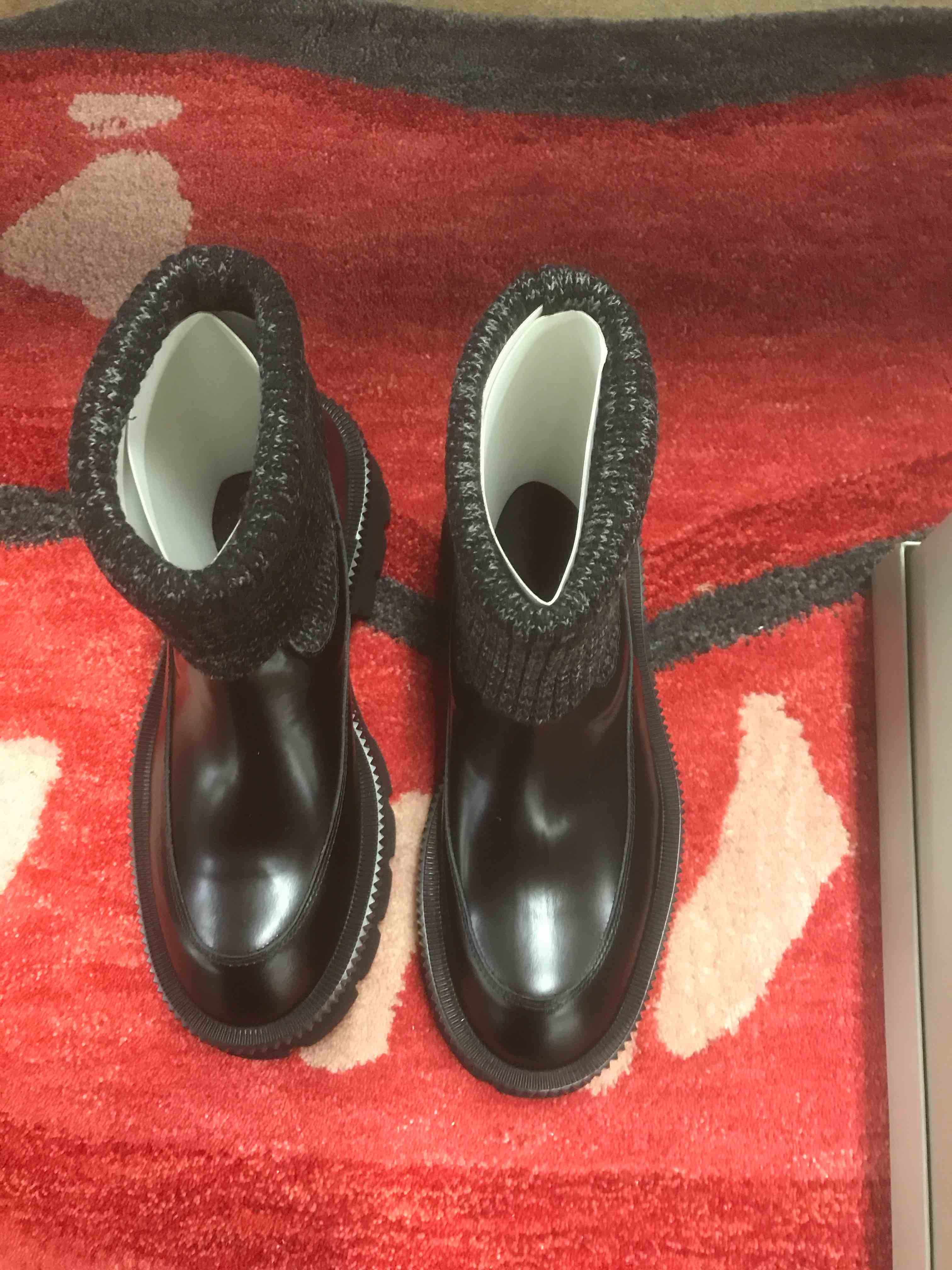 Nila & Nila Women’s Boots.     Size 9.5