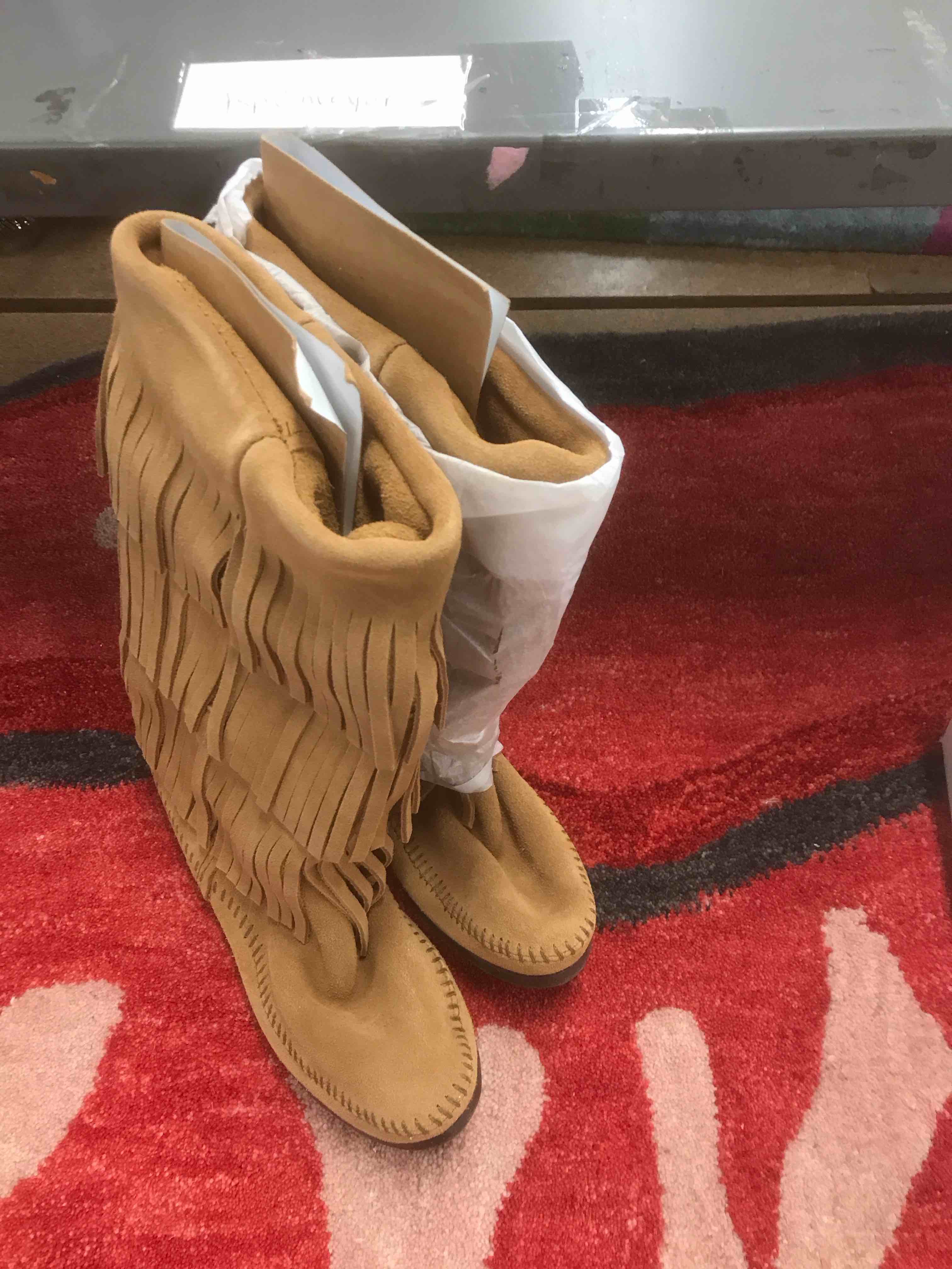 MinneTonka Women’s Boots.      Size 7