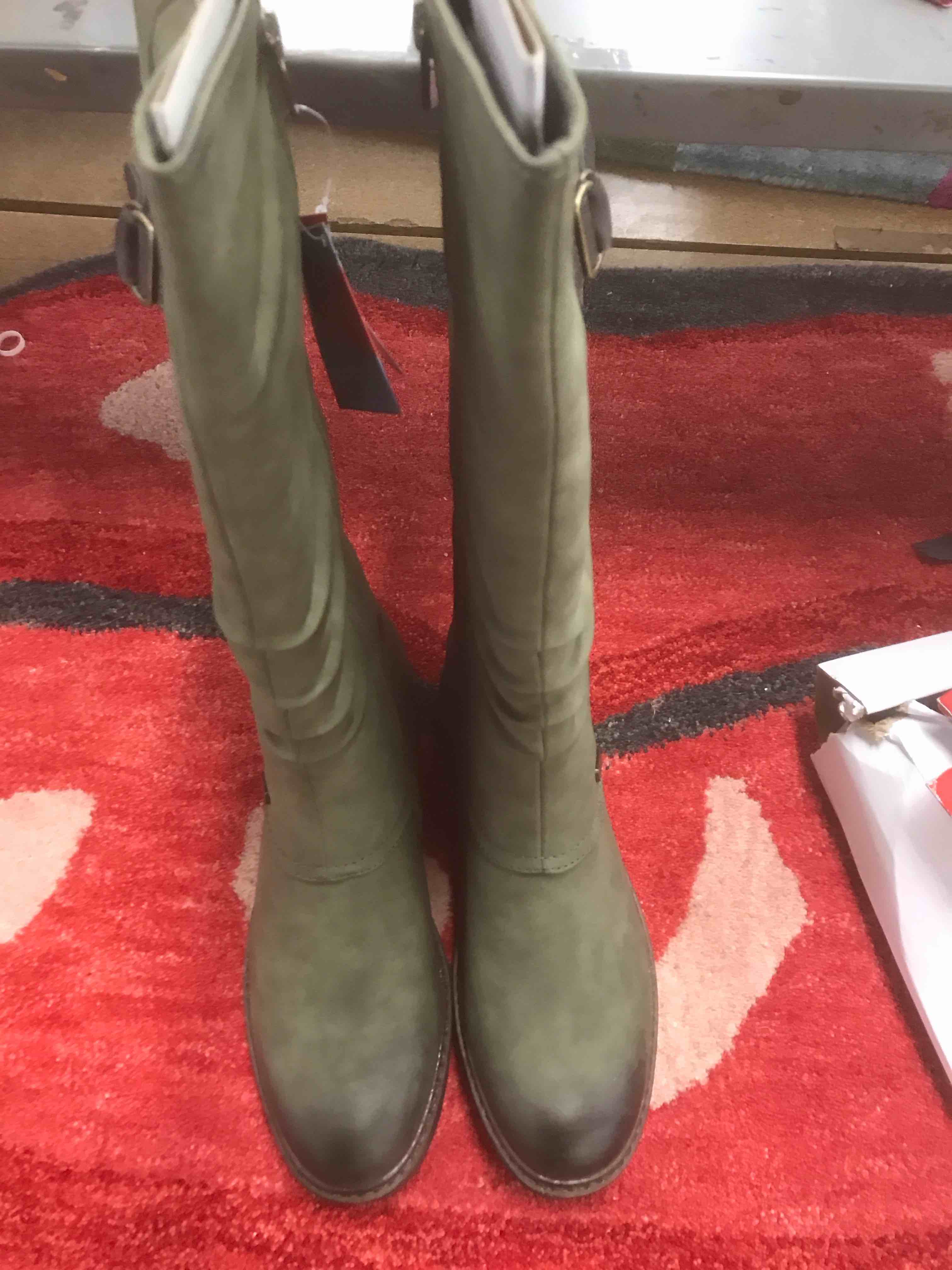 rickety Women’s Boots. Size 9
