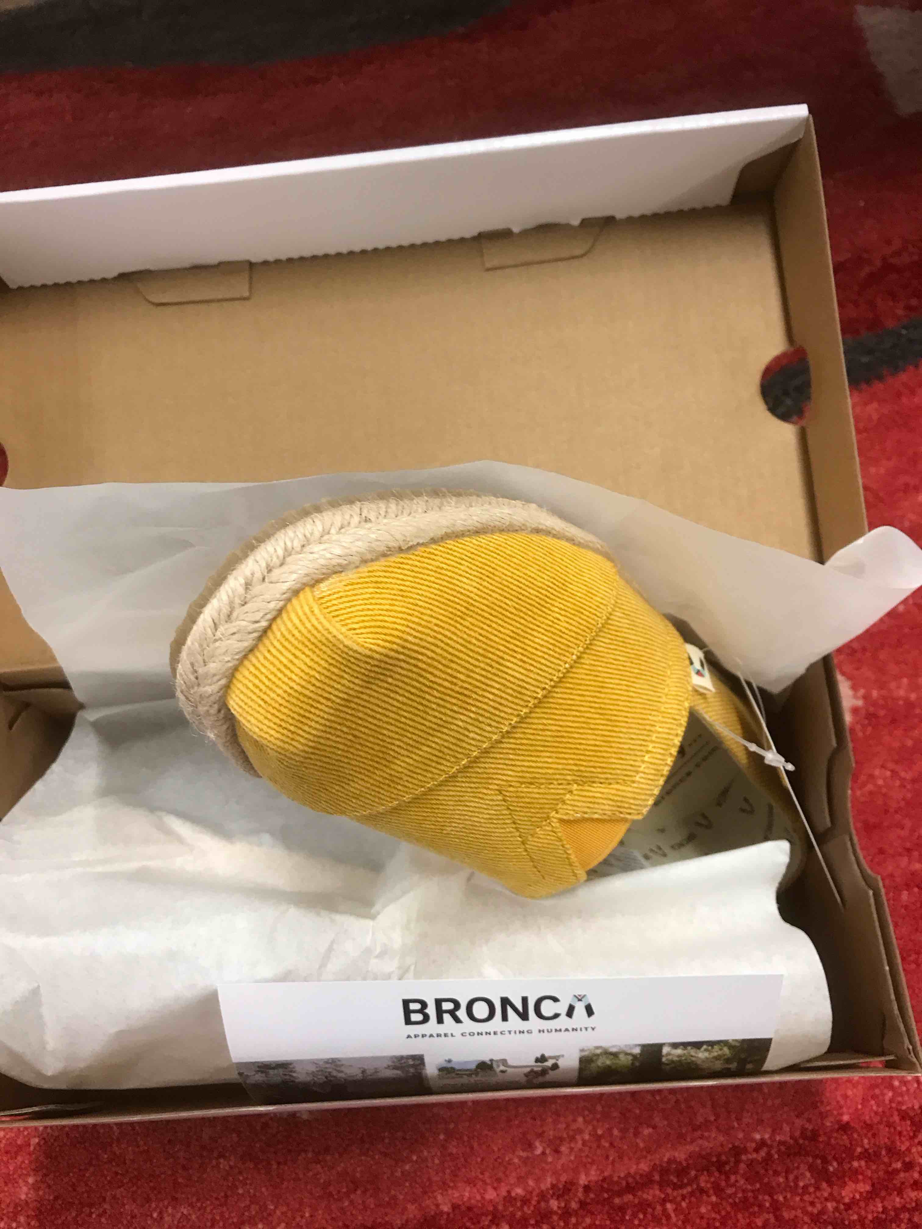 Bronca Women’s Flats. Size 5.5