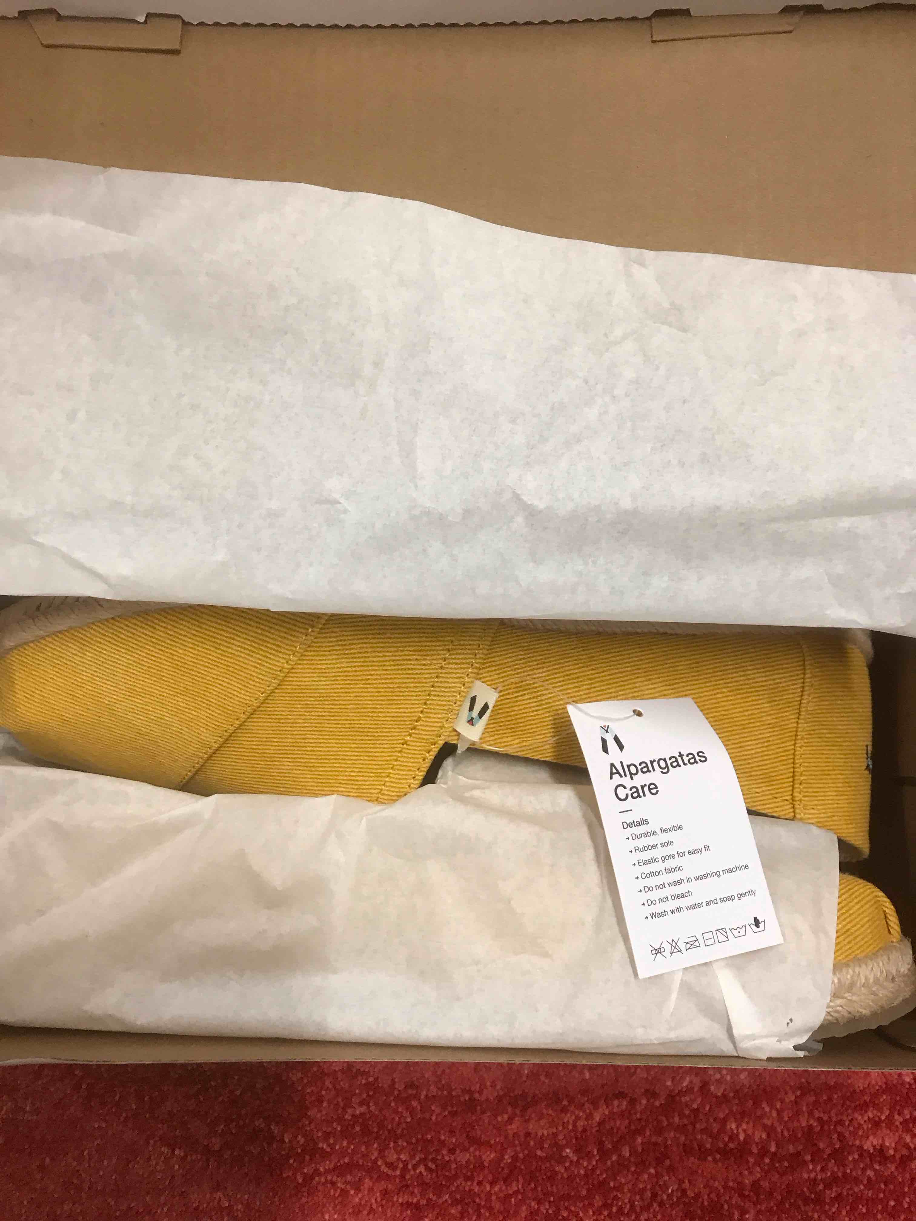 Bronca Women’s Flats. Size 10