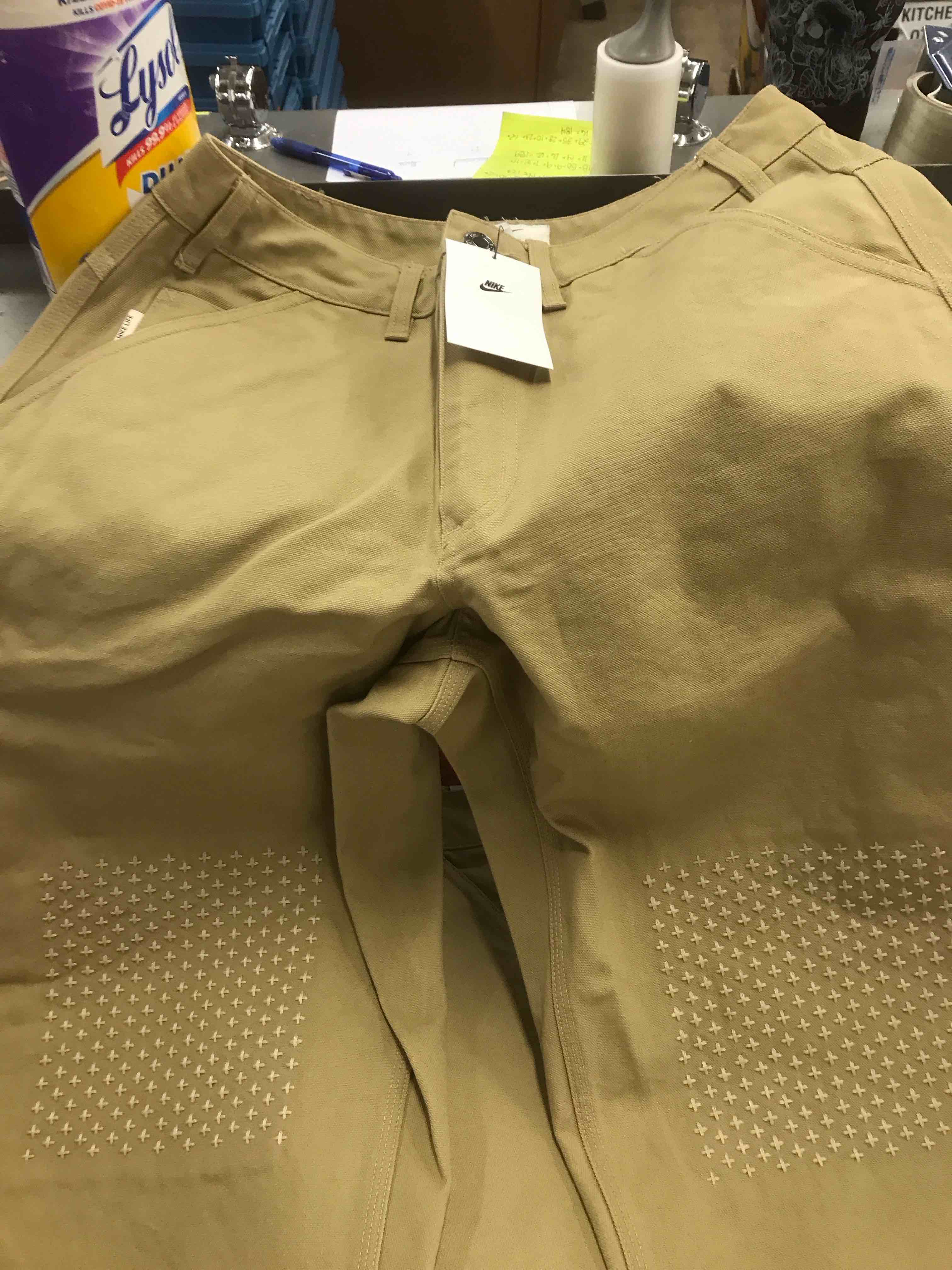 Nike Life Men's Carpenter Pants (HJ8478-297, Parachute Beige/Desert)Size 30