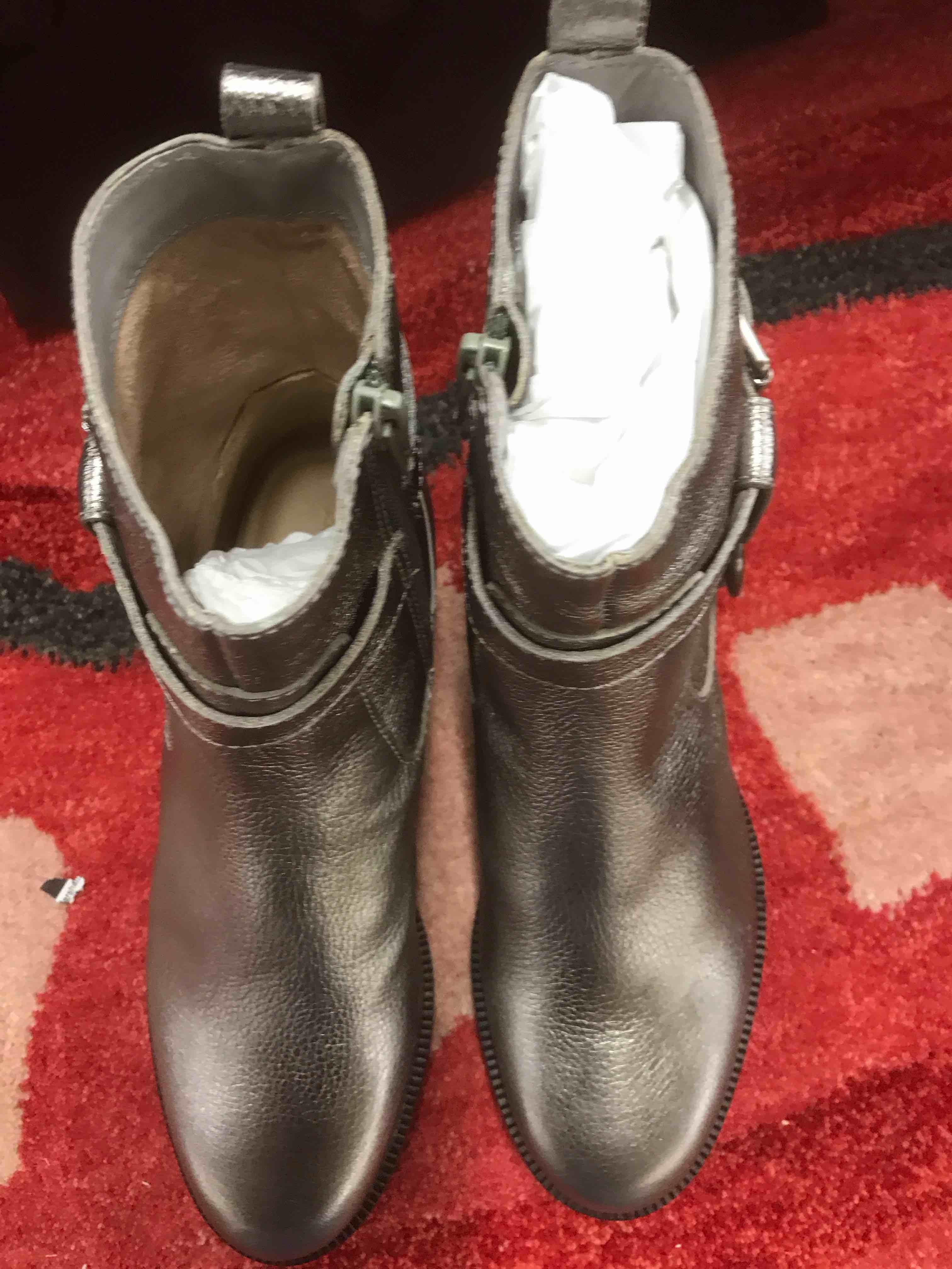 Bernardo Women’s Boots.     Size 7.5