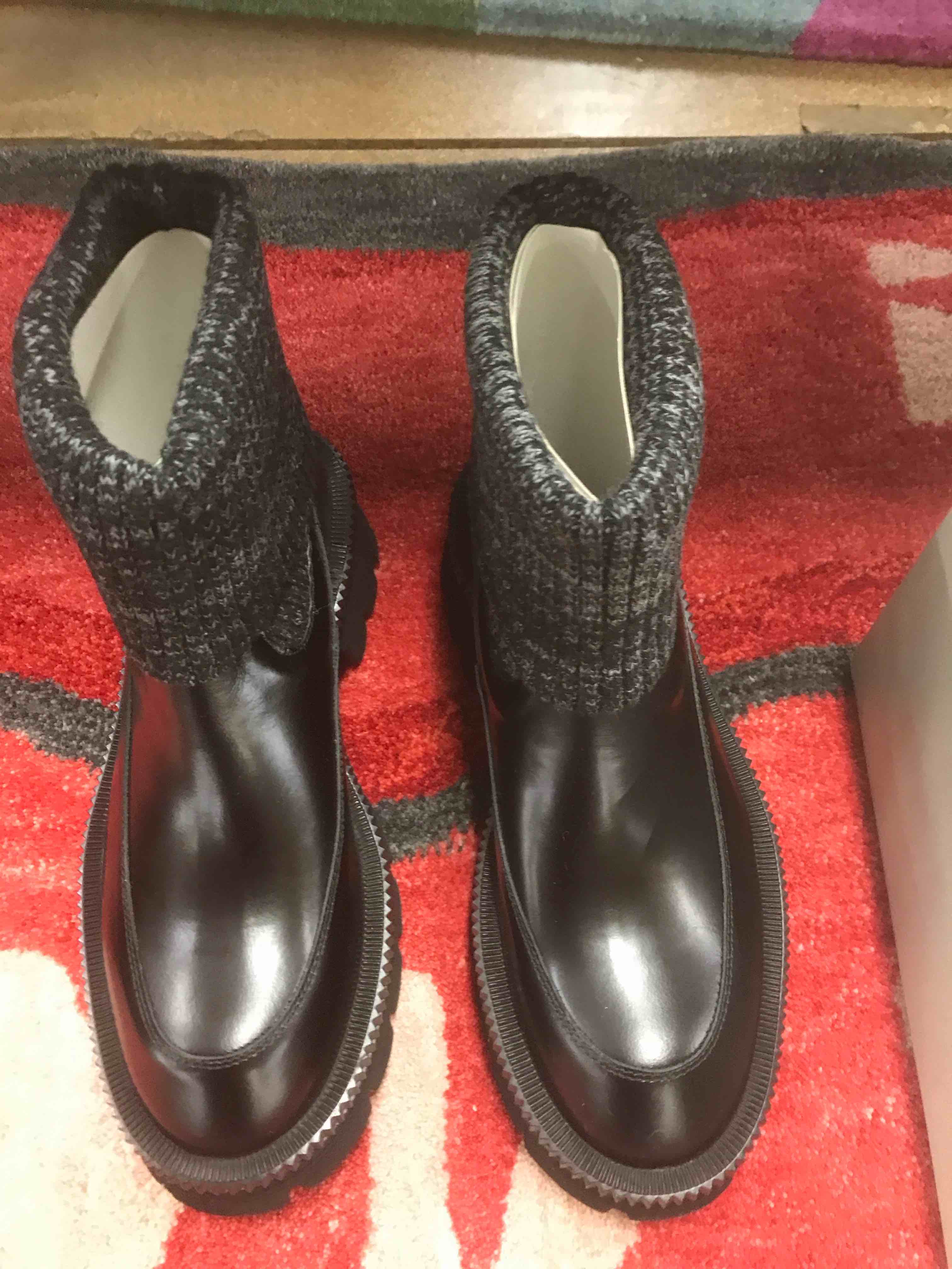 Nila & Nila Women’s Boots.      9.5