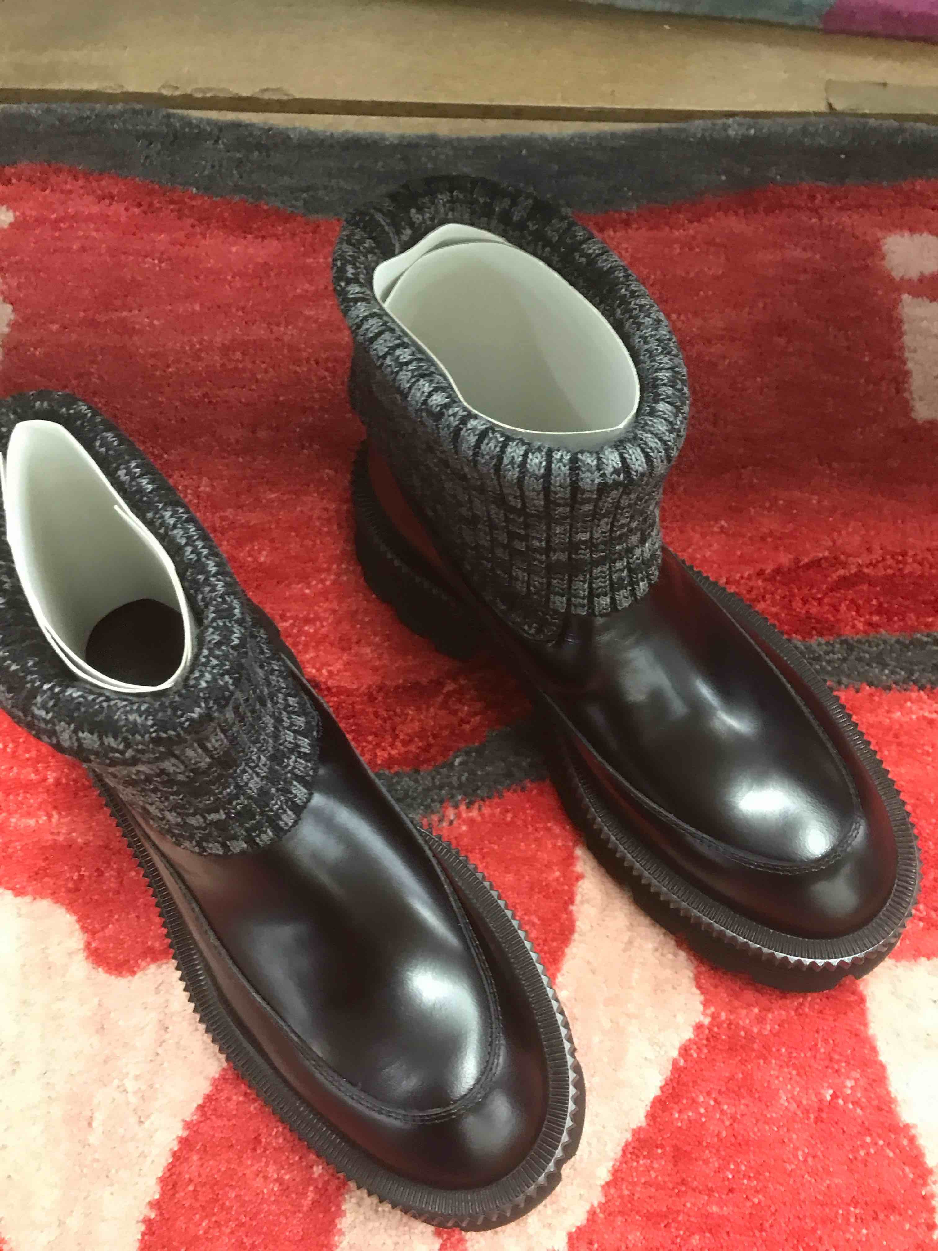 Nila & Nila Women’s Boots.   Size 9