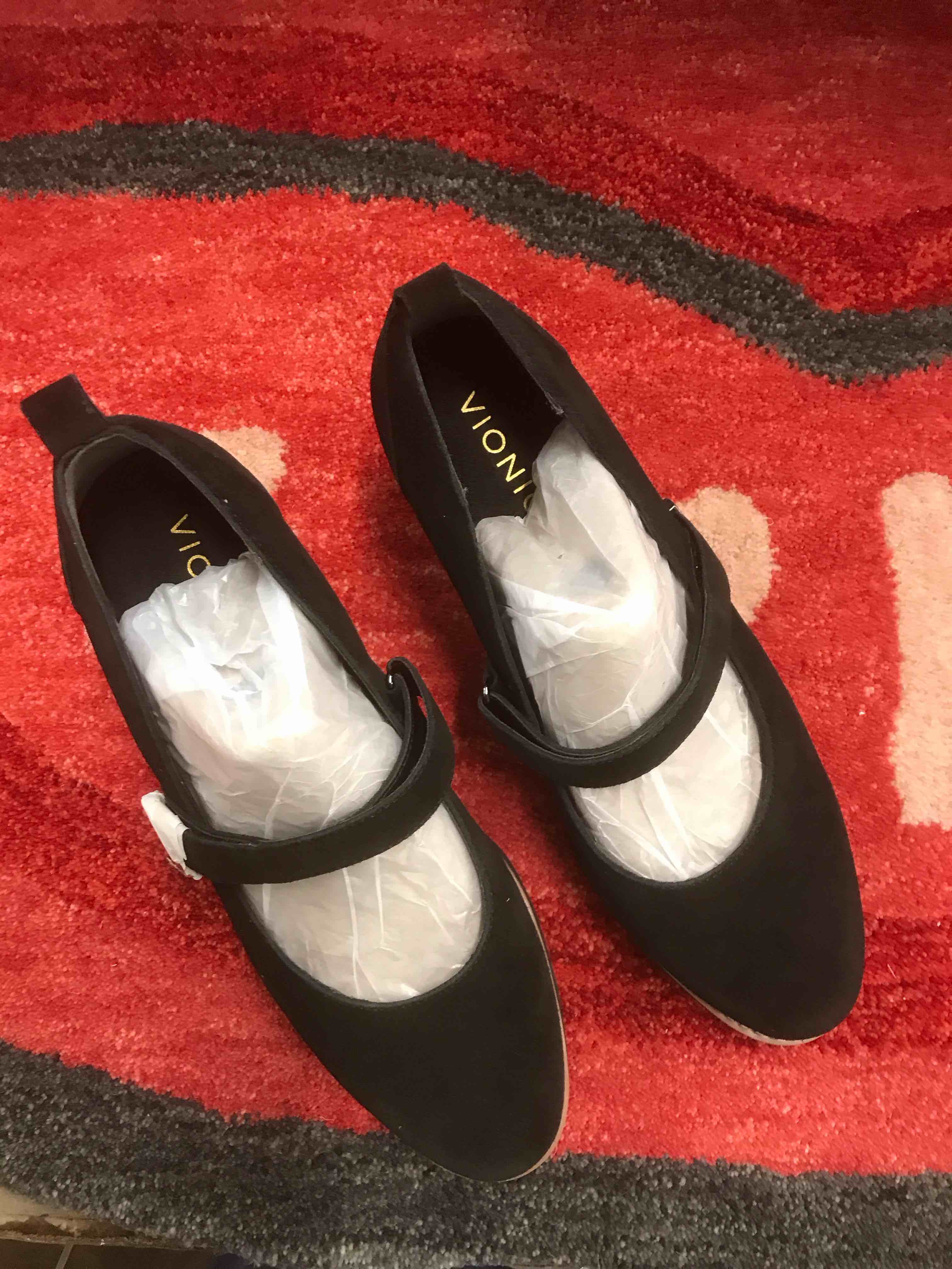 Vionic Women’s Shoes.      Size 10M