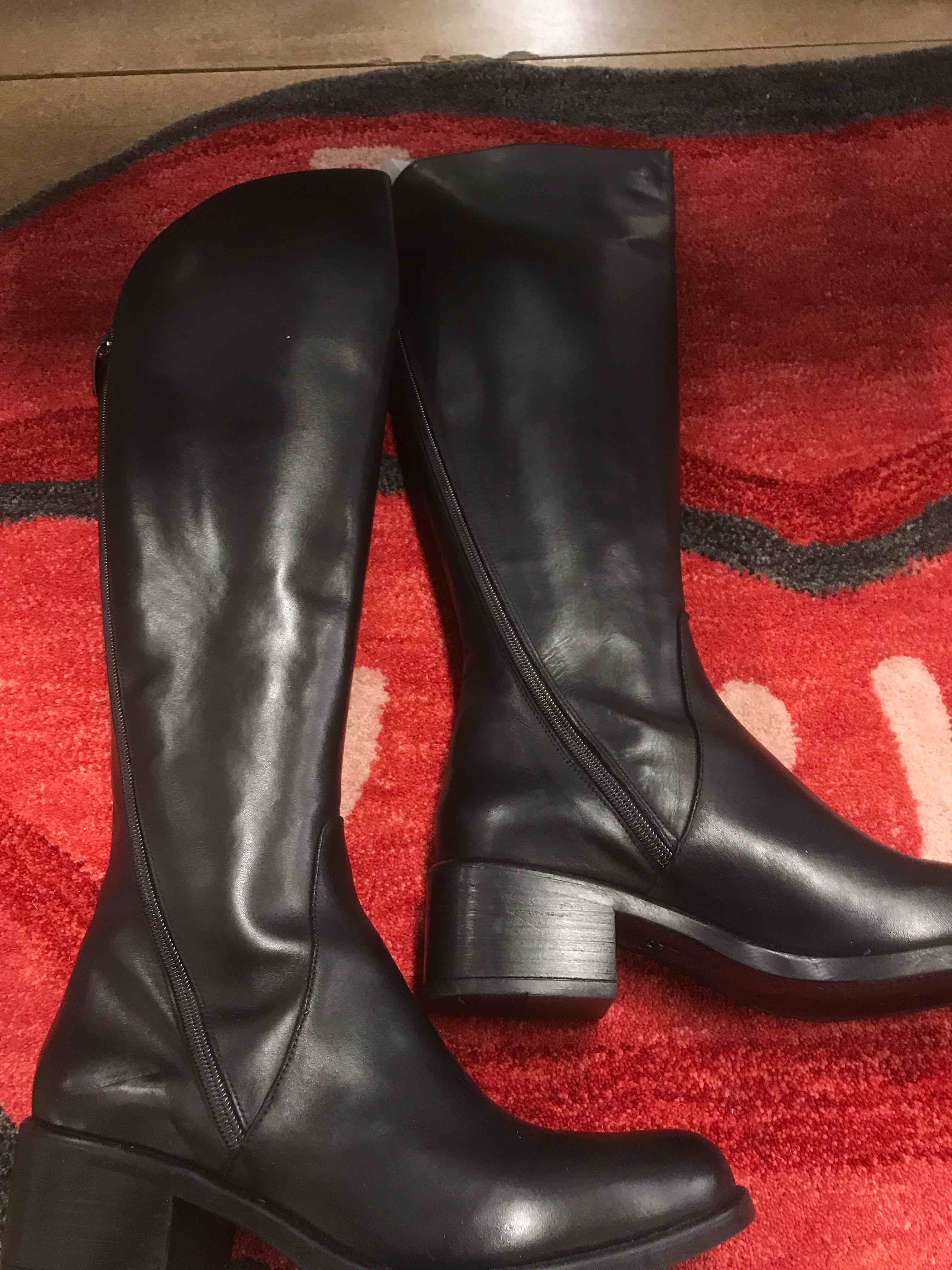 Emanuel’s Cranston Women’s Boots.     Size 9