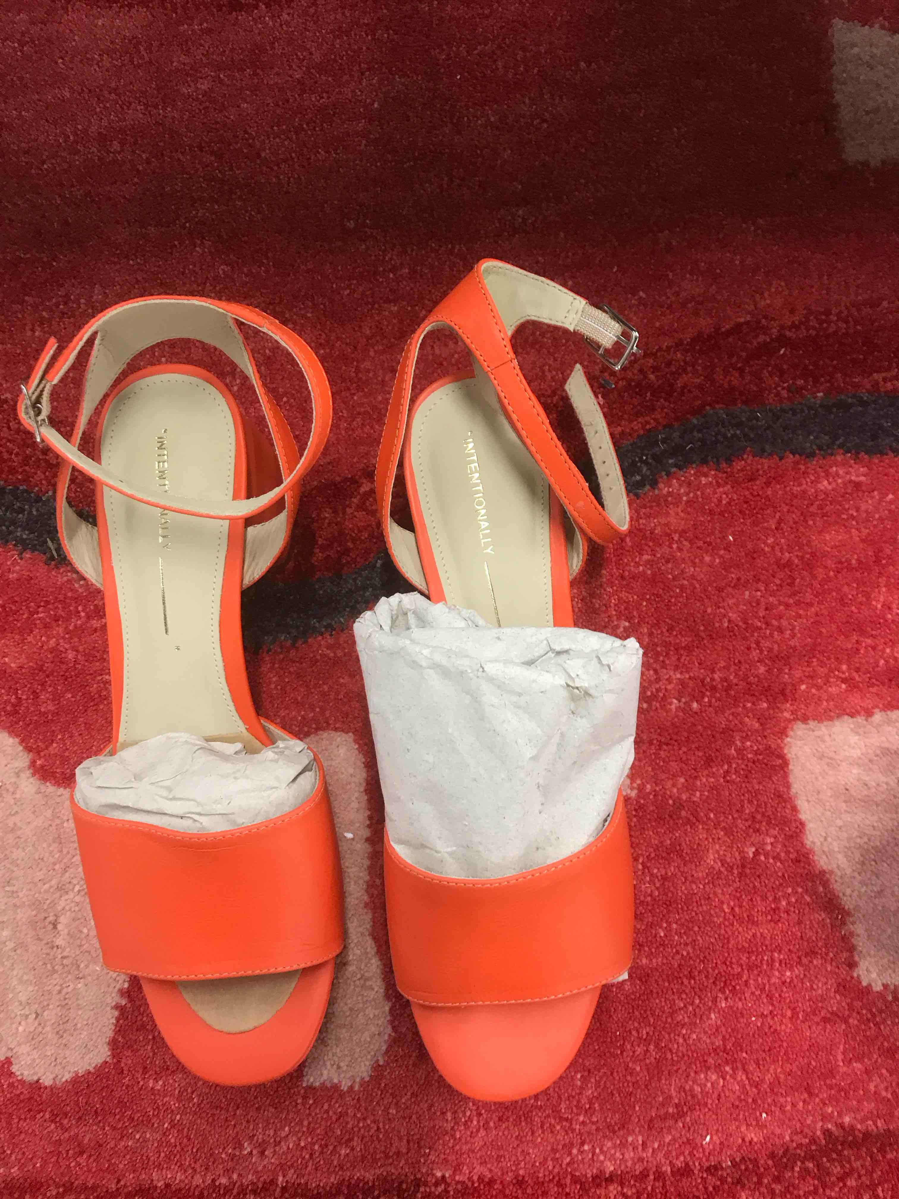 Intentionally Blank Women’s Shoes. Size 9.5