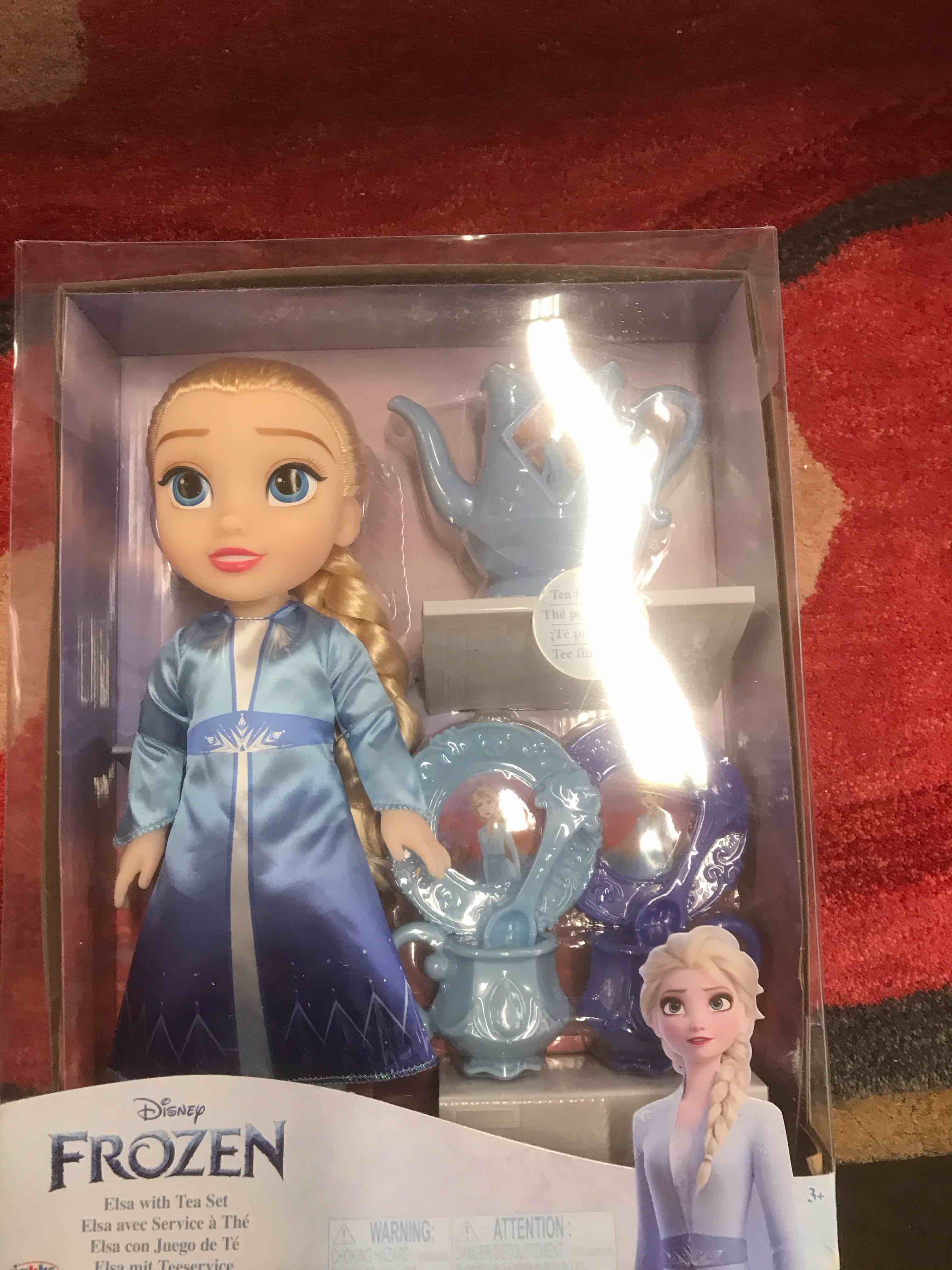 Frozen Elsa with tea set