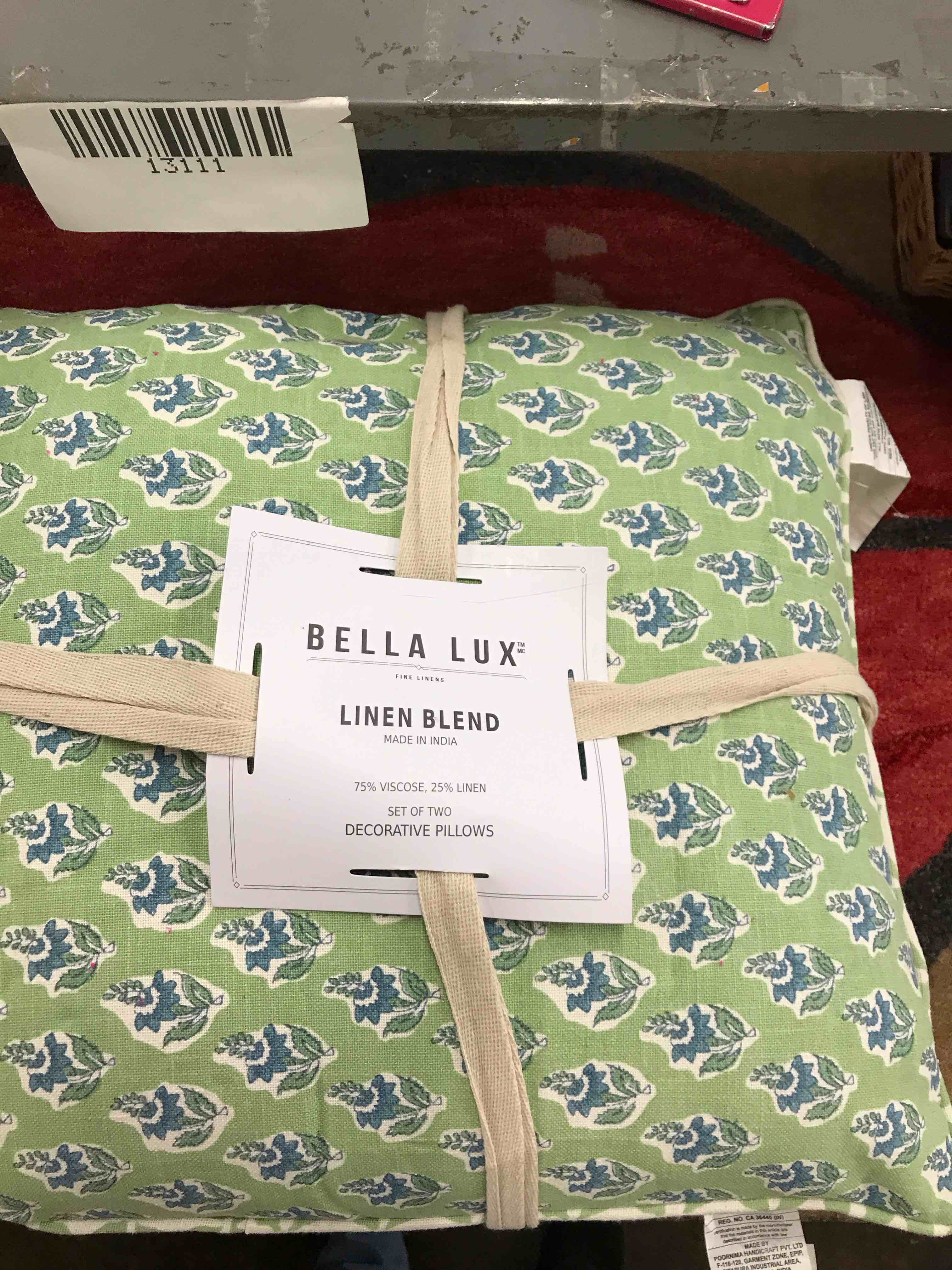 Set of 2 Decorative Pillows