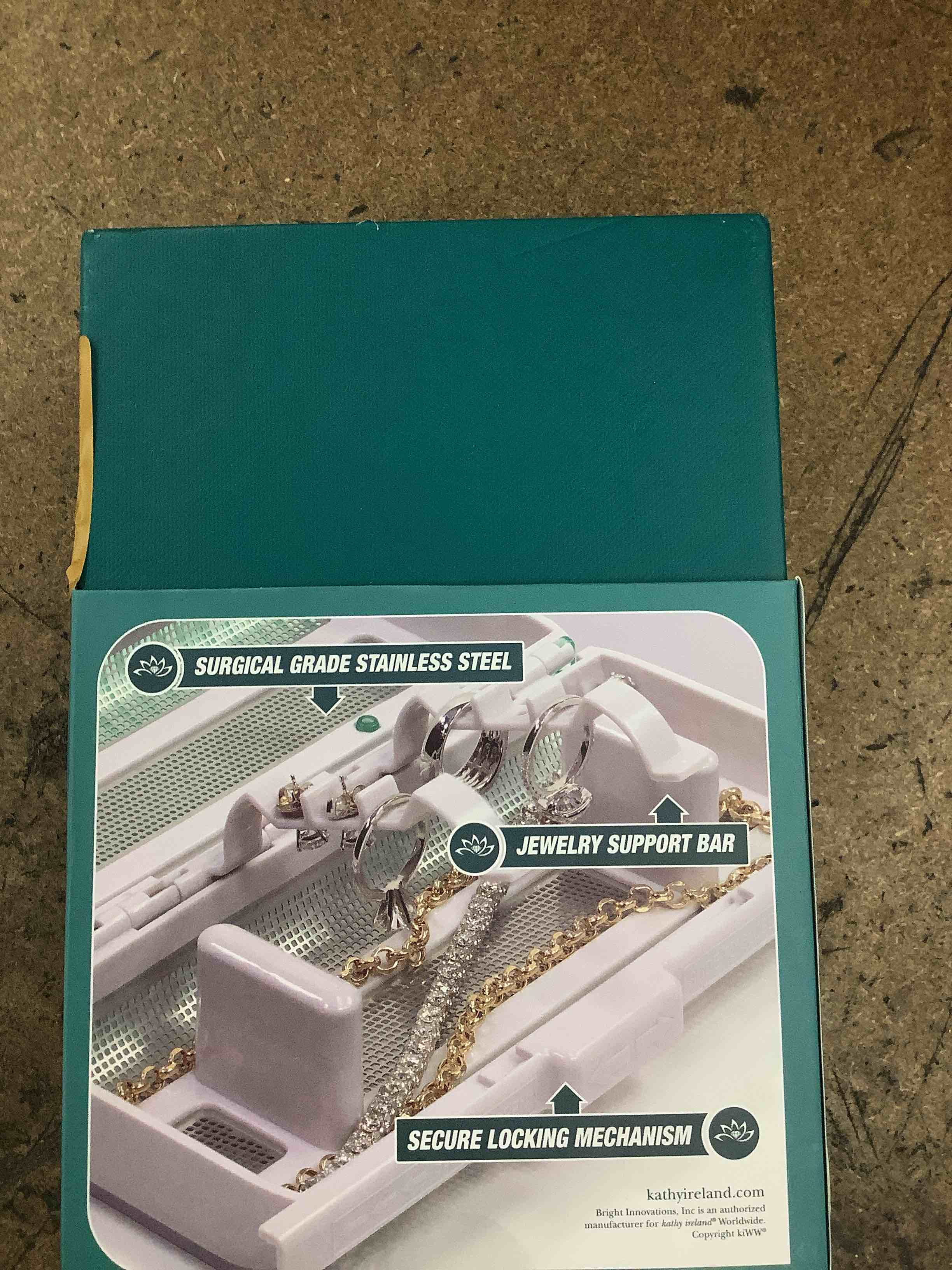 https://s3.amazonaws.com/lotting-images-prod/TheJayGroupLtd/BRN4967252_1779212086799.jpeg