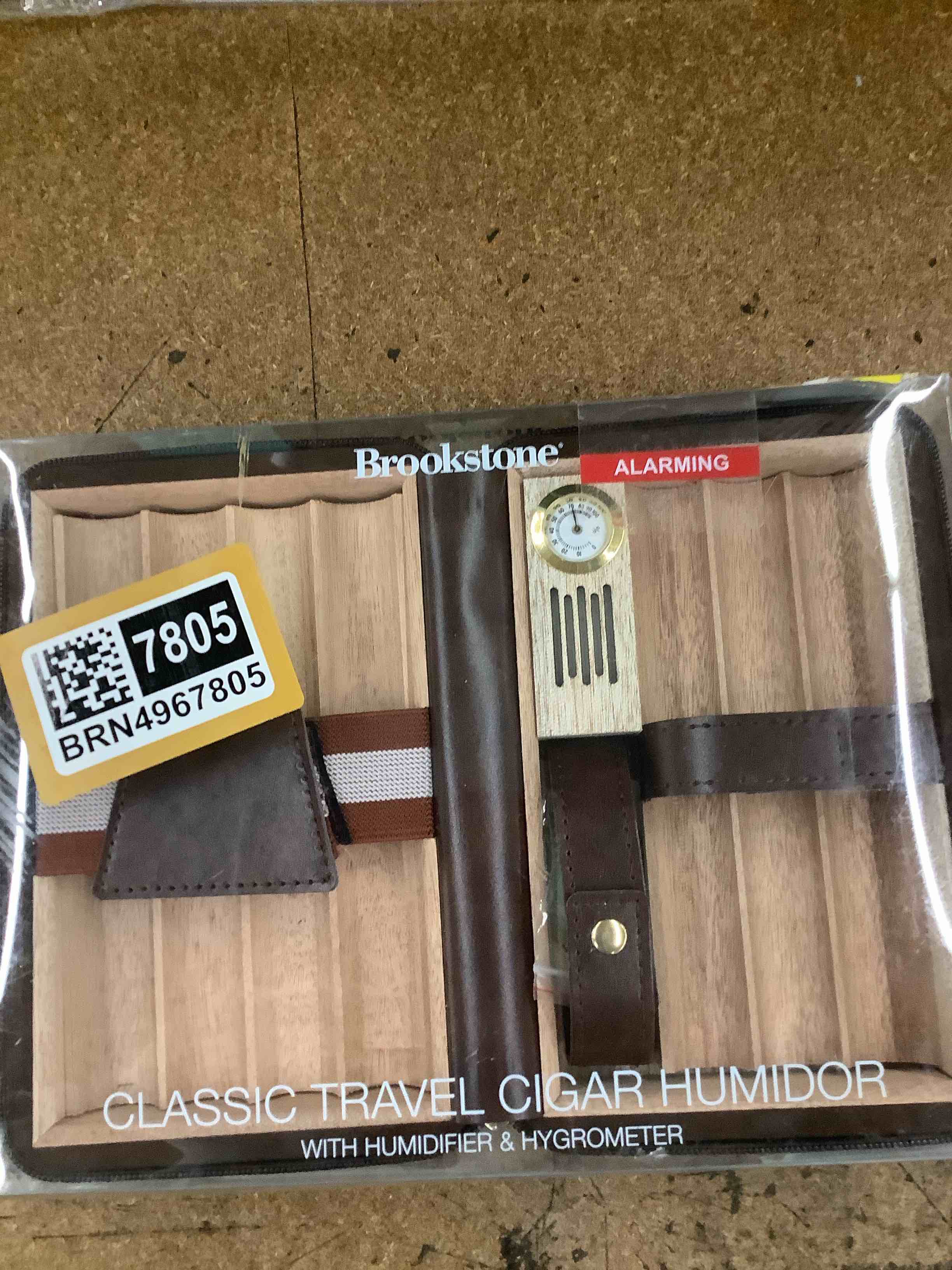 Brookstone classic travel cigar humidor with humidifier & hygrometer 
