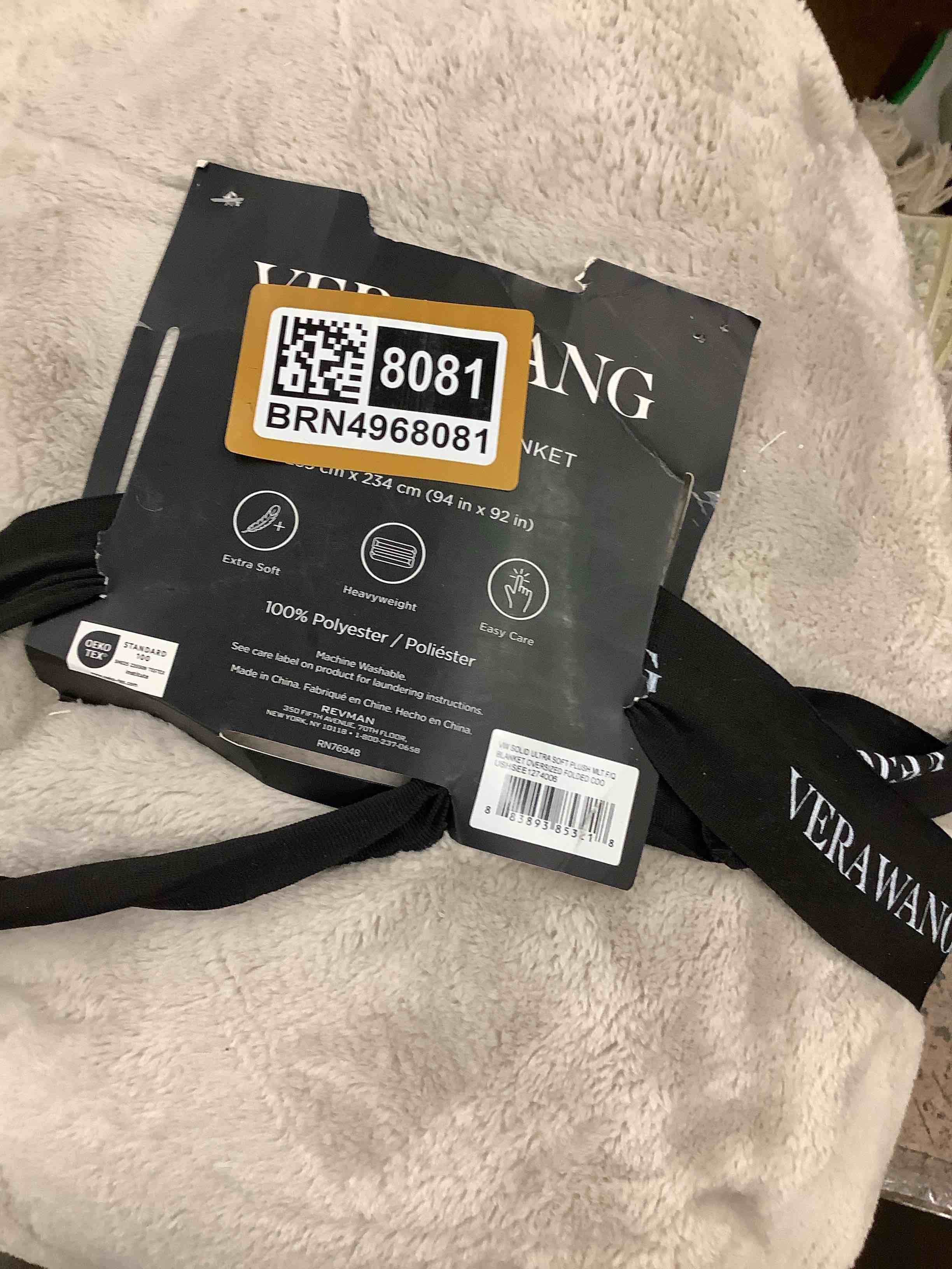 Vera wang  100 polyester soft cozy blanket 