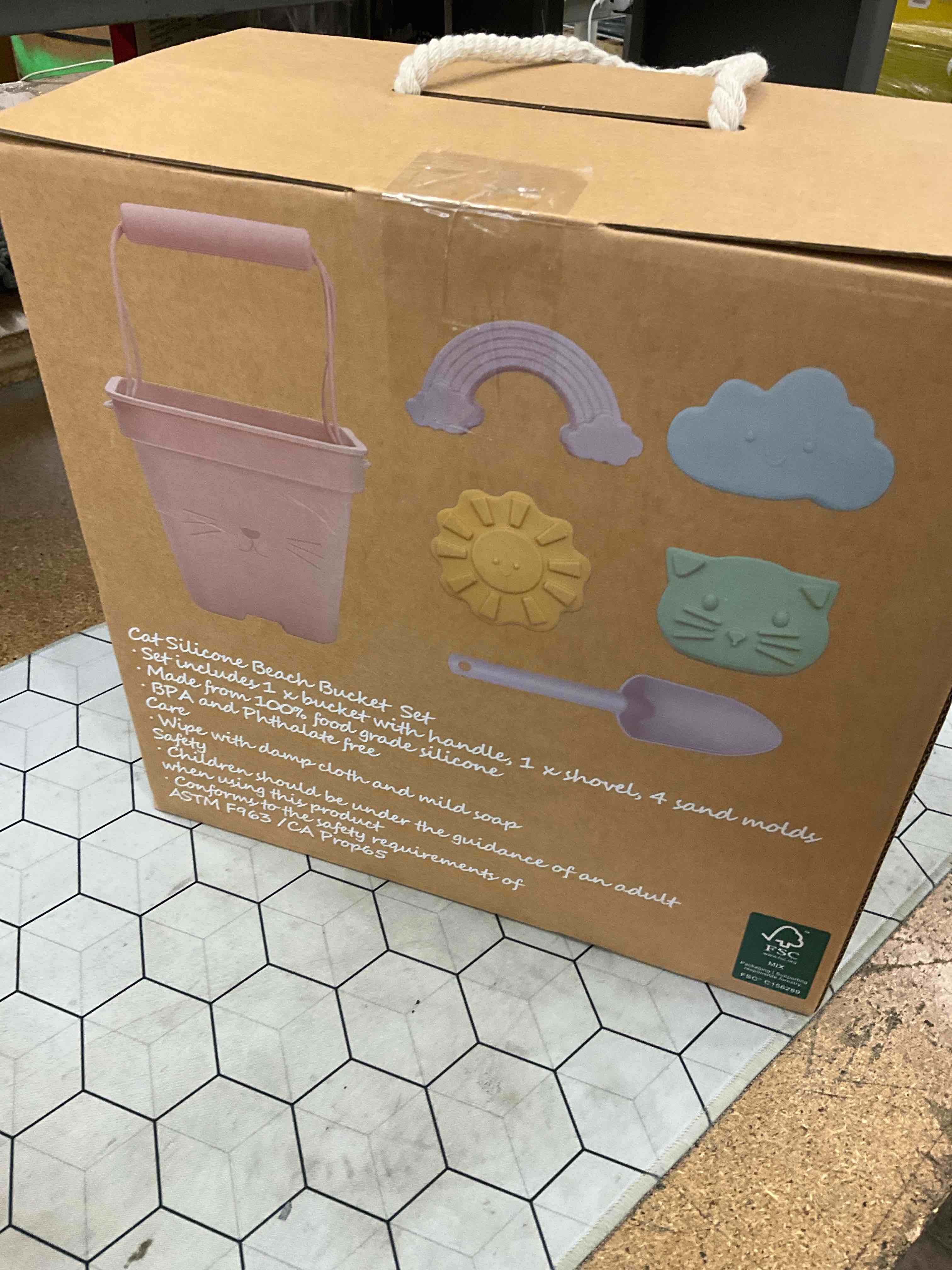 Condition photo showing Good Condition for silicone beach bucket set 