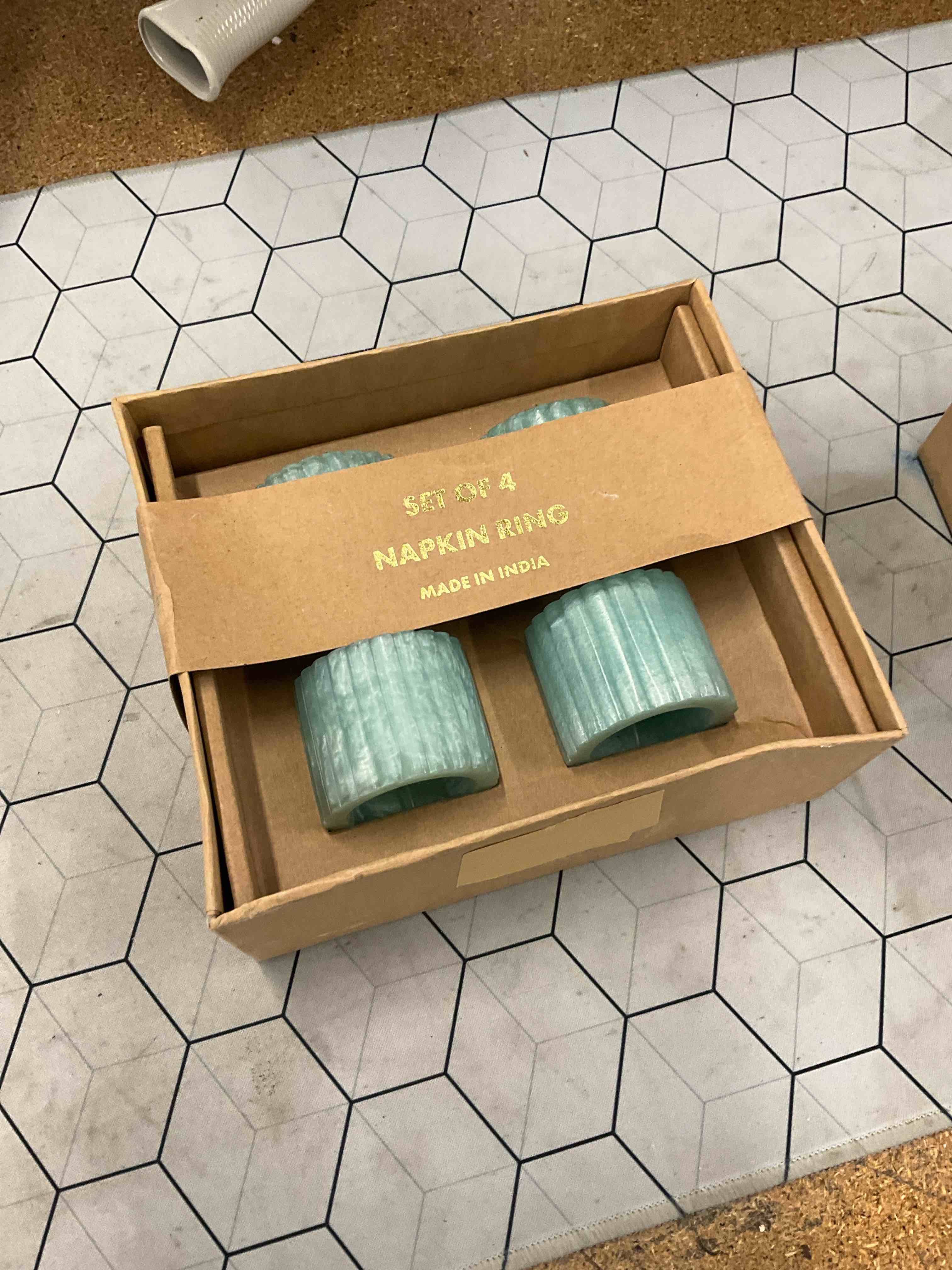 set of 4 napkin rings 