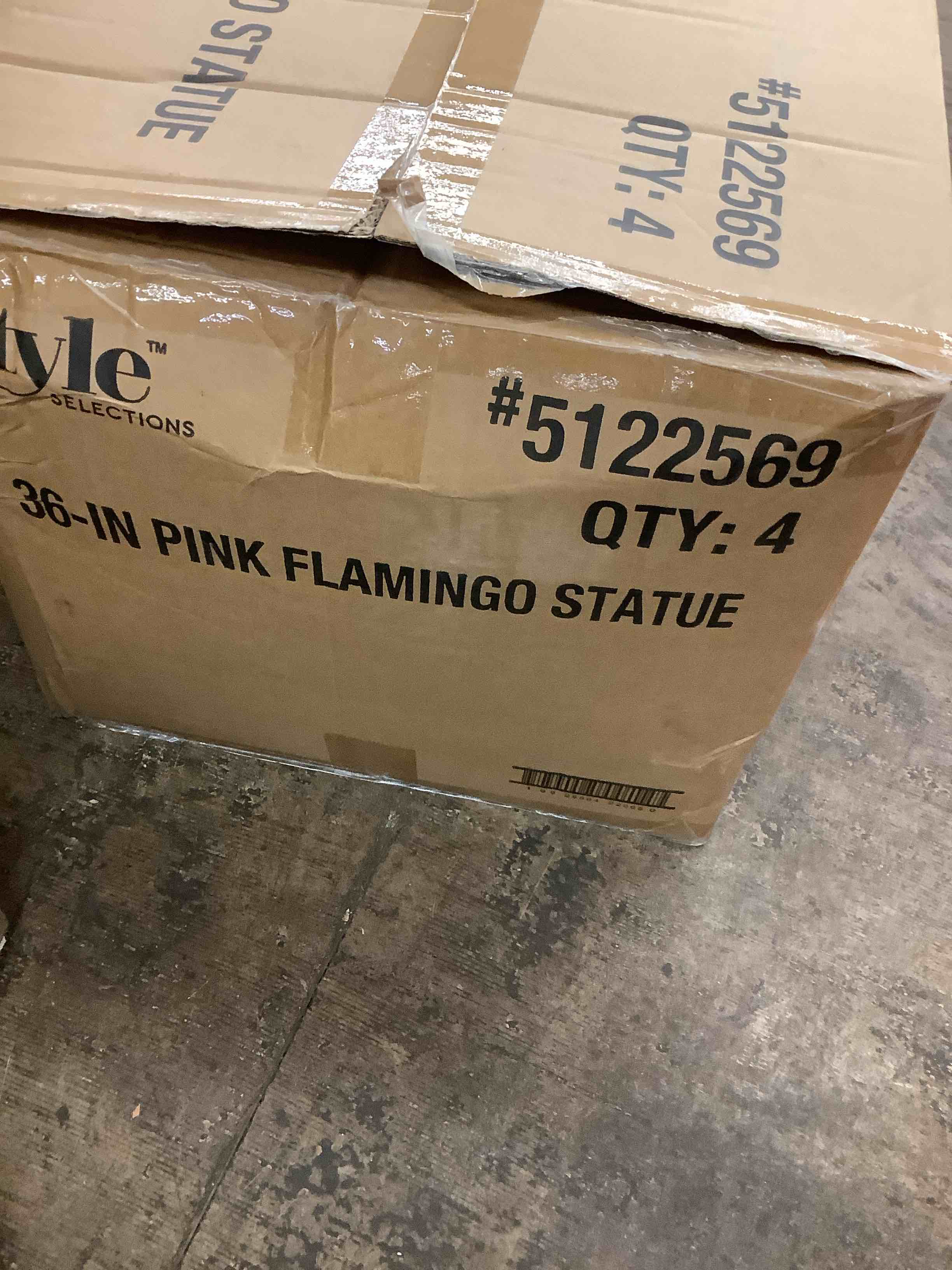 Condition photo showing Good Condition for flamingo statue 