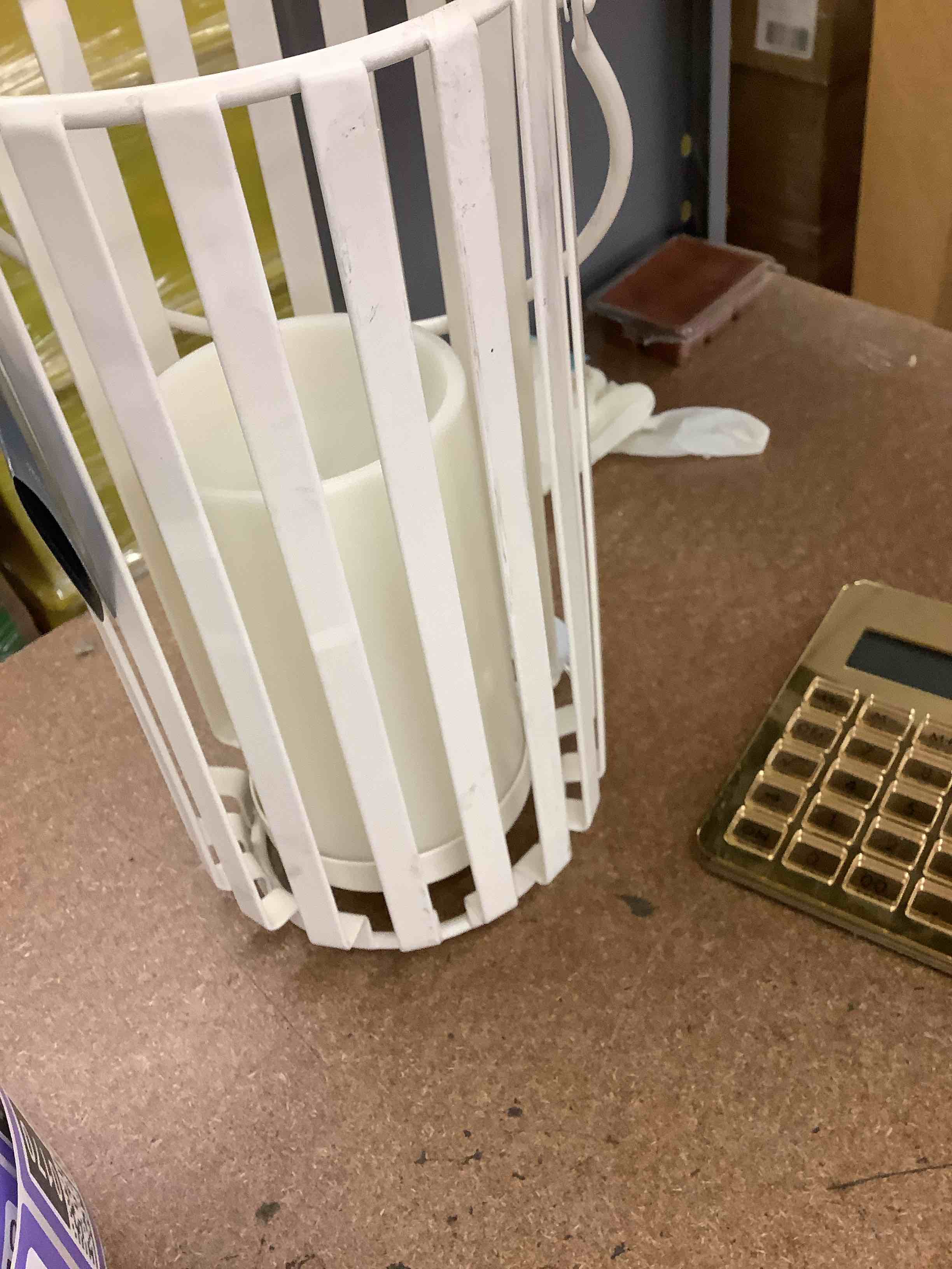 Condition photo showing Good Condition for lantern 