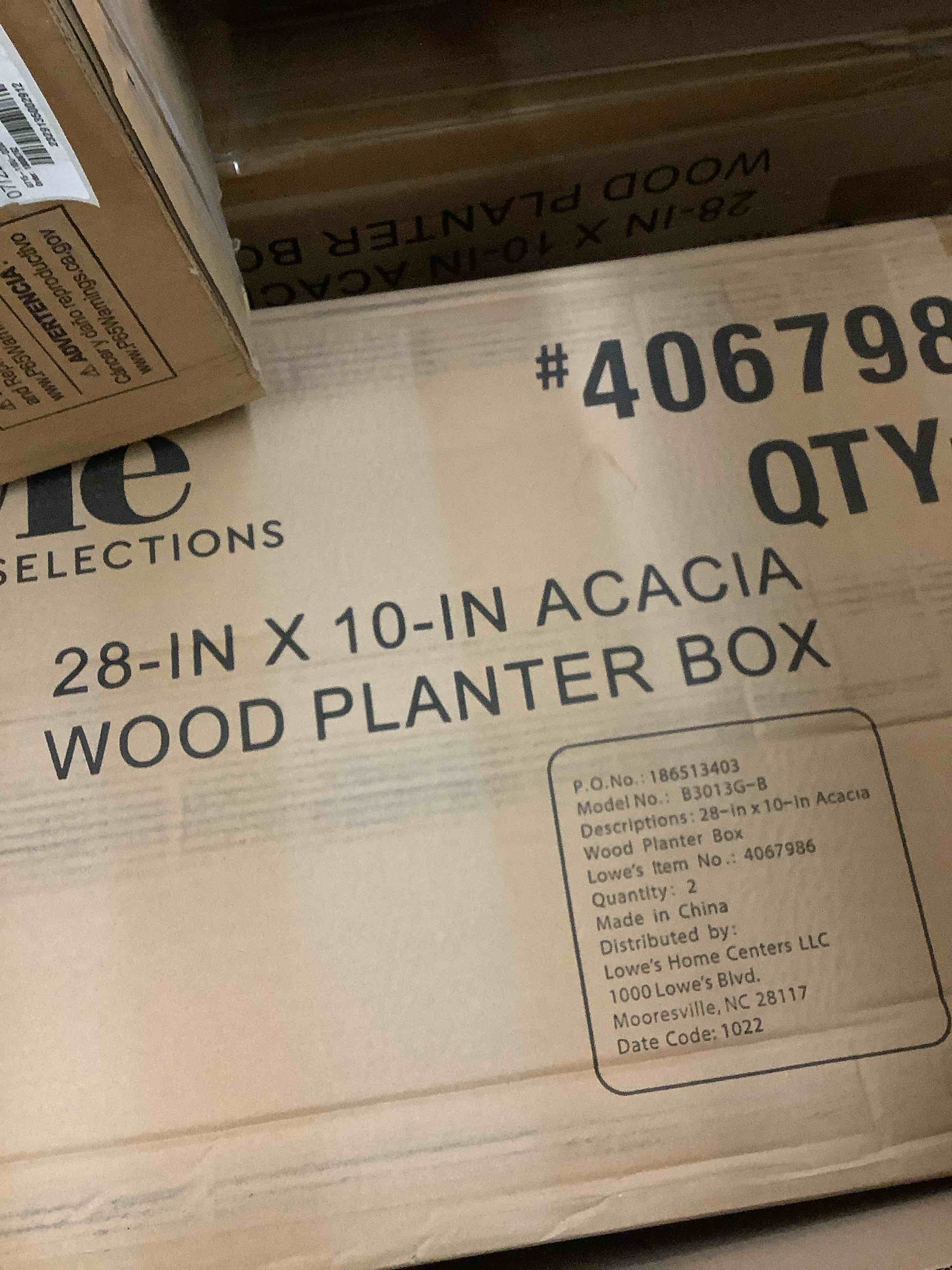 Condition photo showing Good Condition for wood planter box