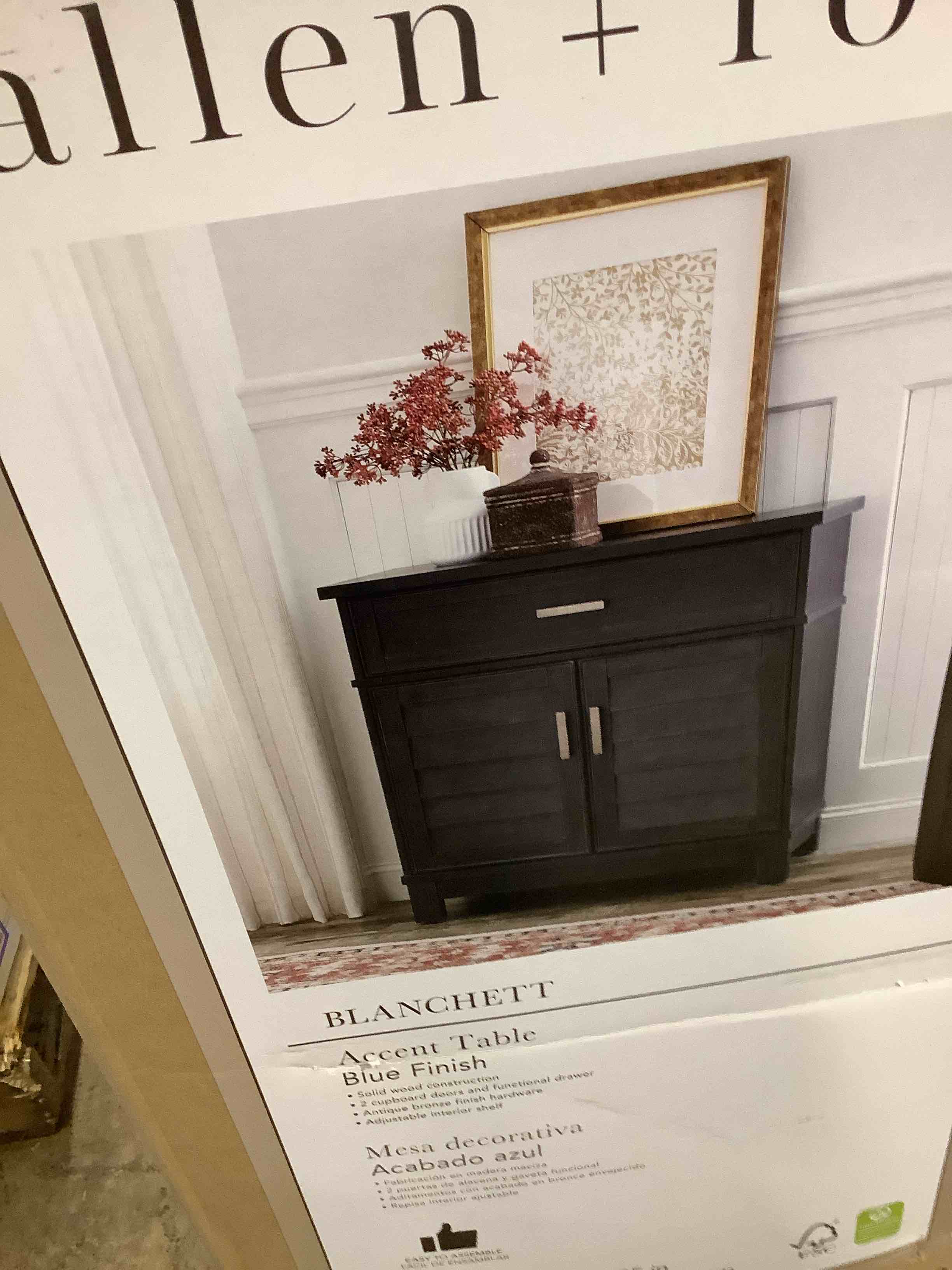 Condition photo showing Good Condition for accent table 