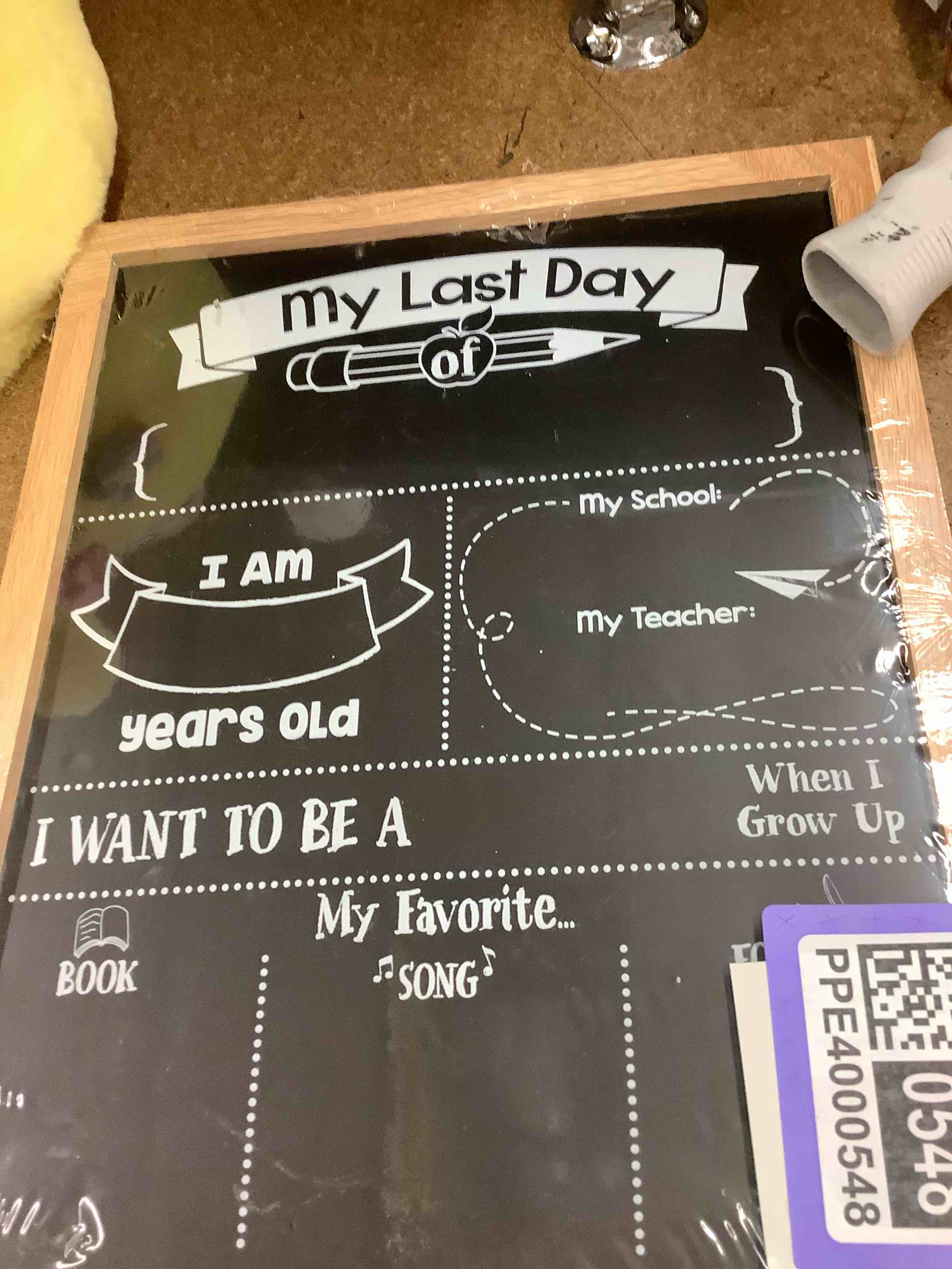 Chalkboard with 2 Markers 
