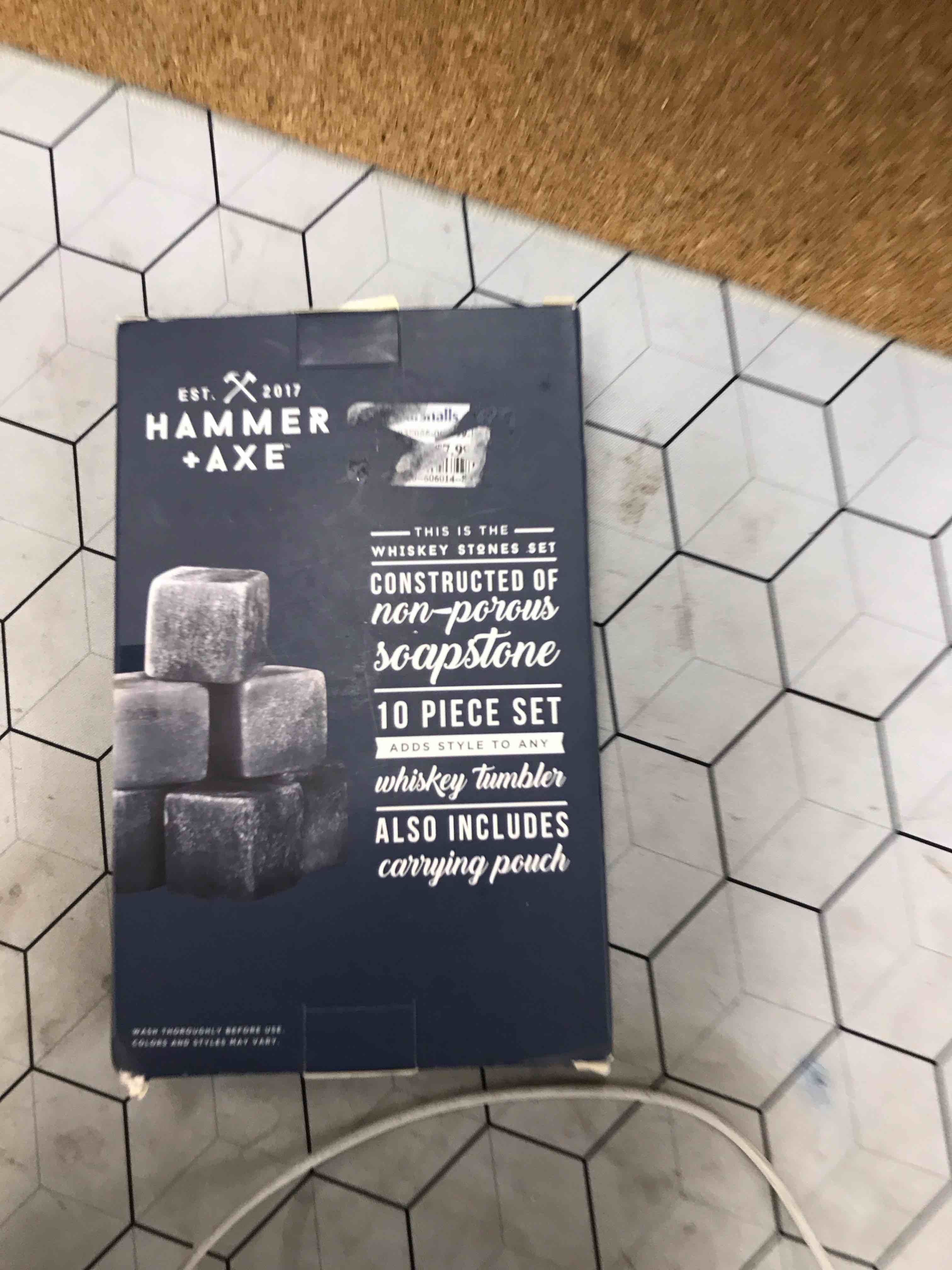 Condition photo showing New/Like New for whiskey set