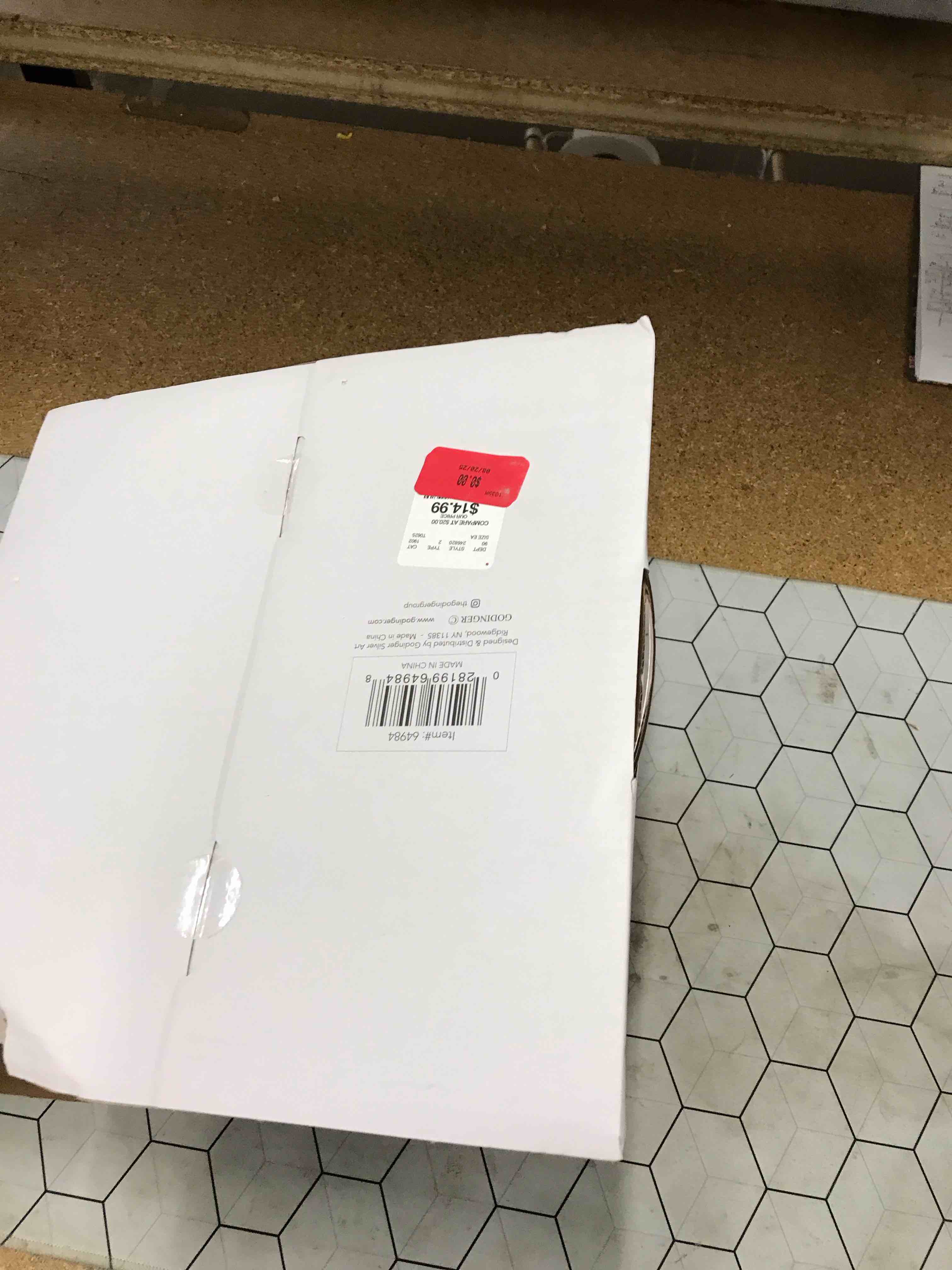 Condition photo showing New/Like New for cake server