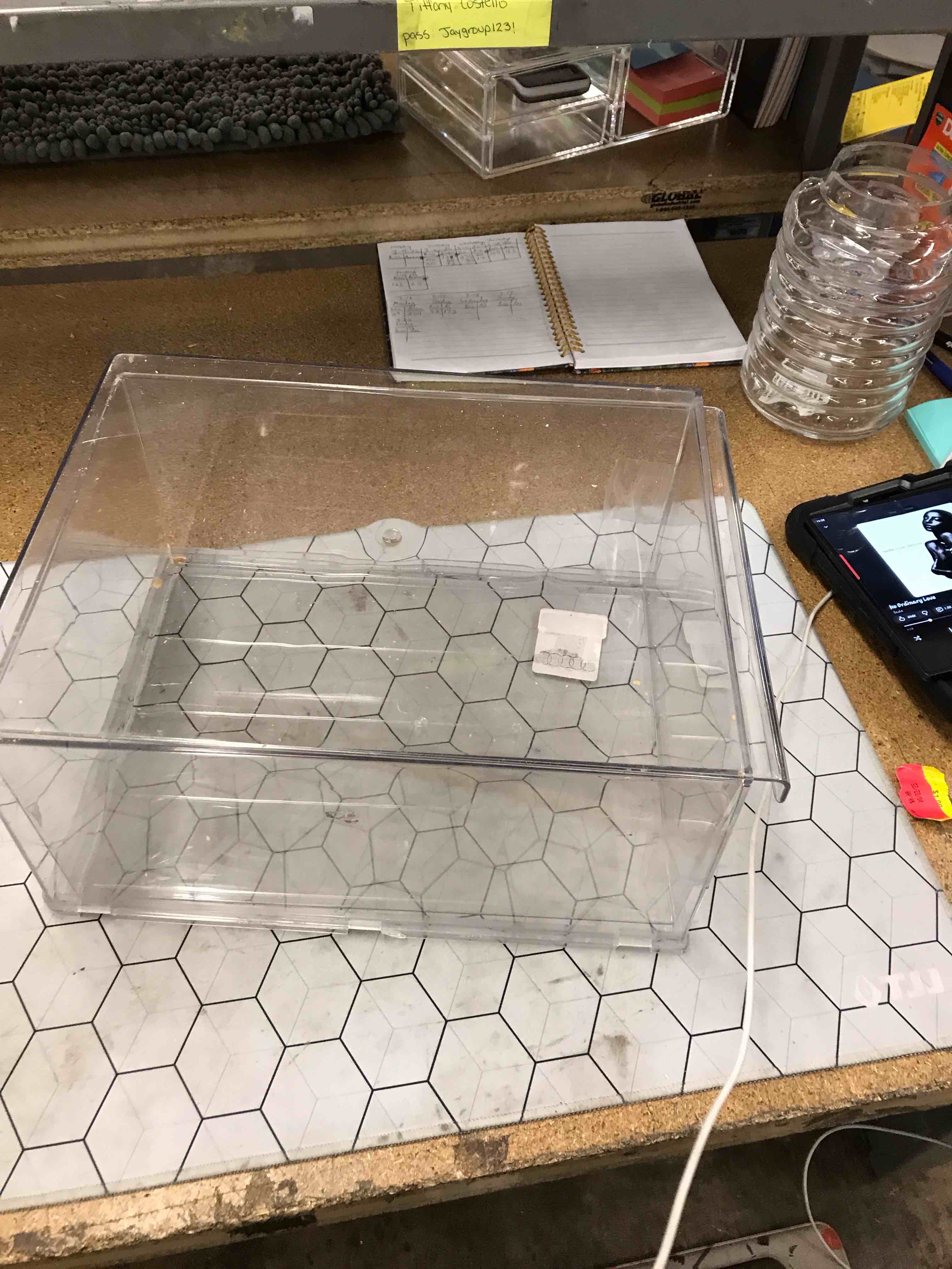 Condition photo showing New/Like New for food drawer