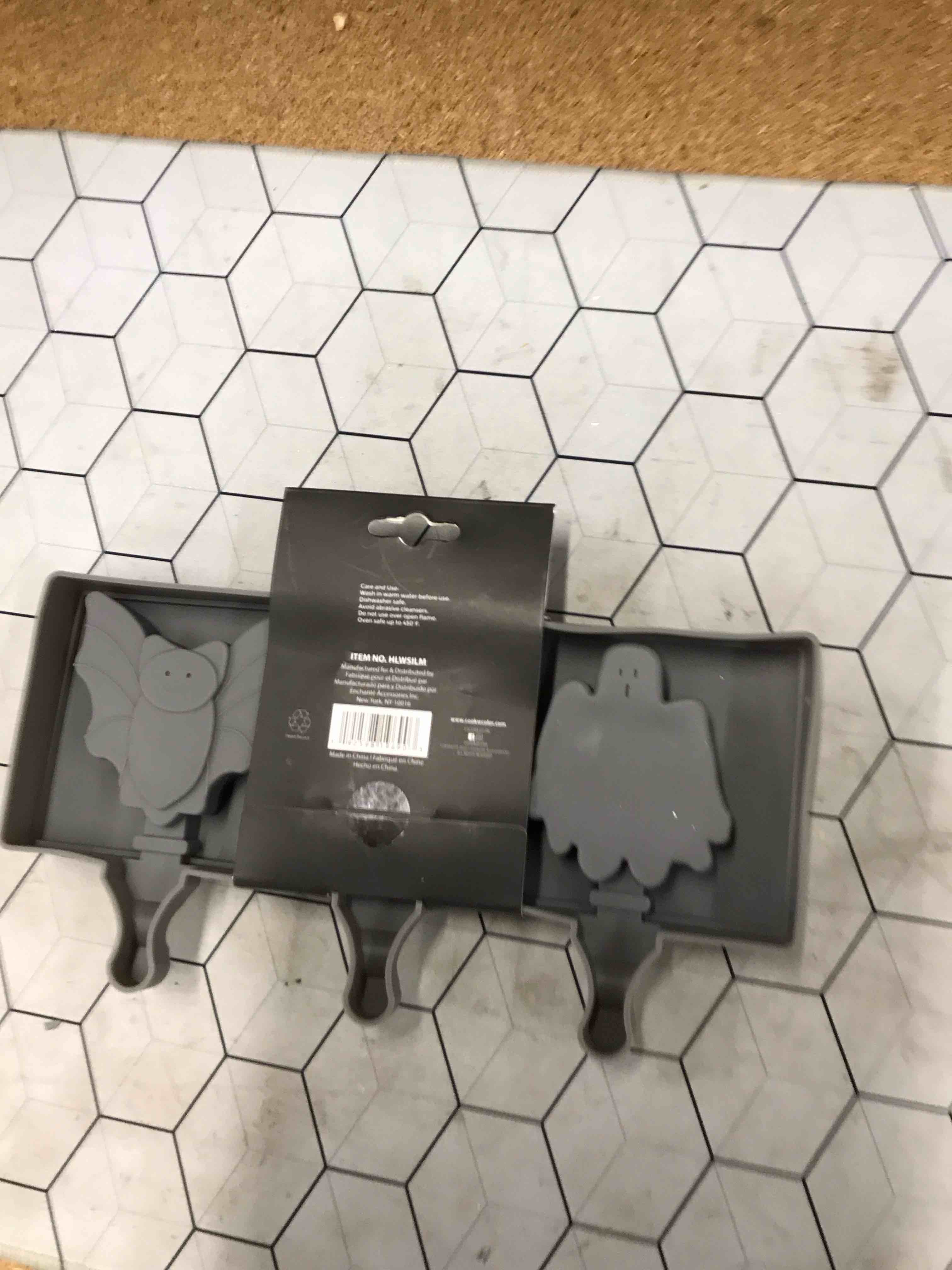 Condition photo showing New/Like New for pop, mold