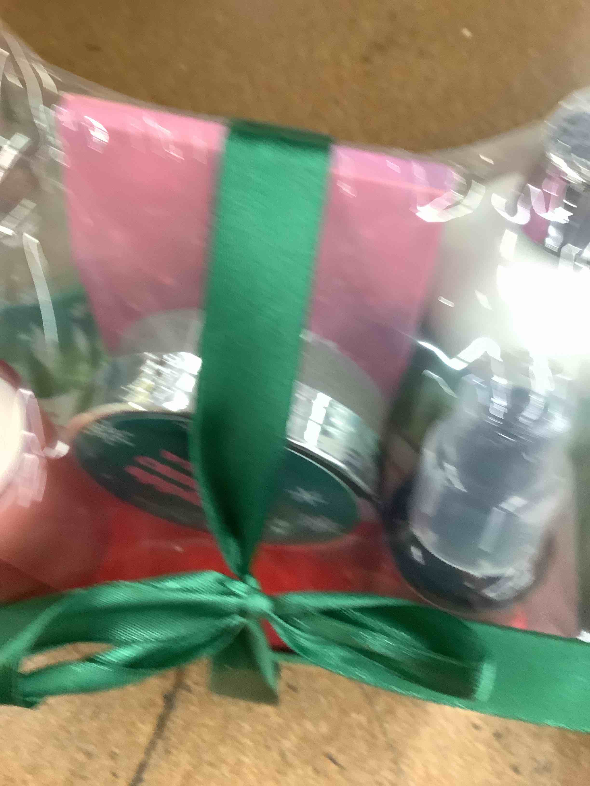 Winter Candy Apple Spa Gift Set for Women and Men Includes Shower Gel Body Lotion Bath Salts Body Scrub Body Oil Candle Relaxing Self-Care Kit