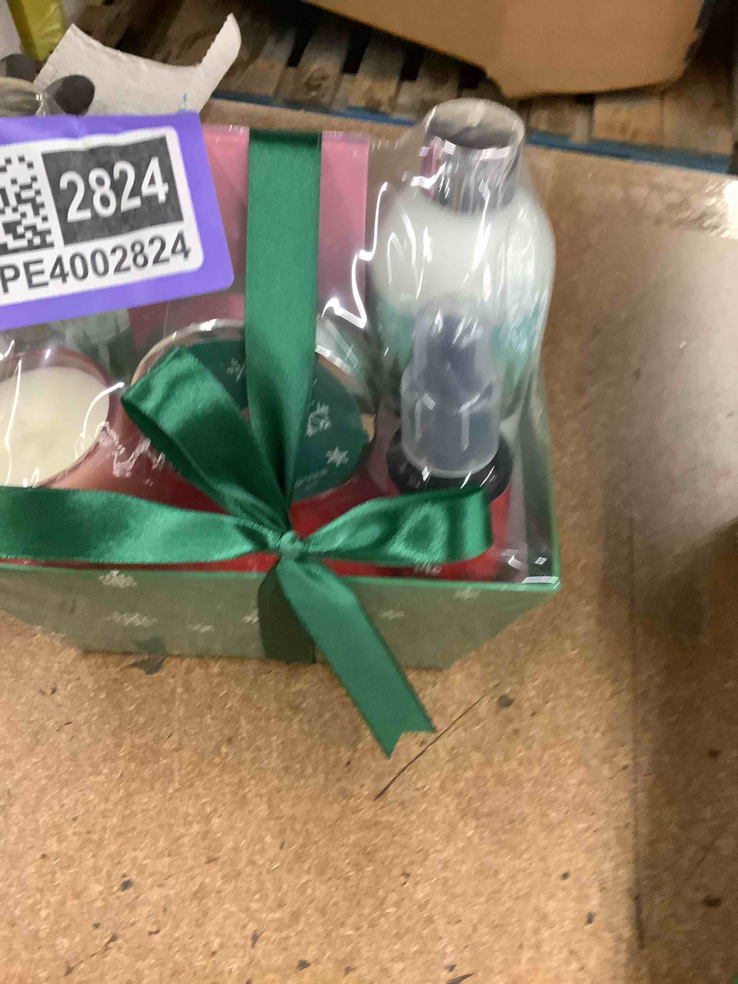 Winter Candy Apple Spa Gift Set for Women and Men  Includes Shower Gel  Body Lotion  Bath Salts  Body Scrub  Body Oil  Candle  Relaxing Self-Care Kit