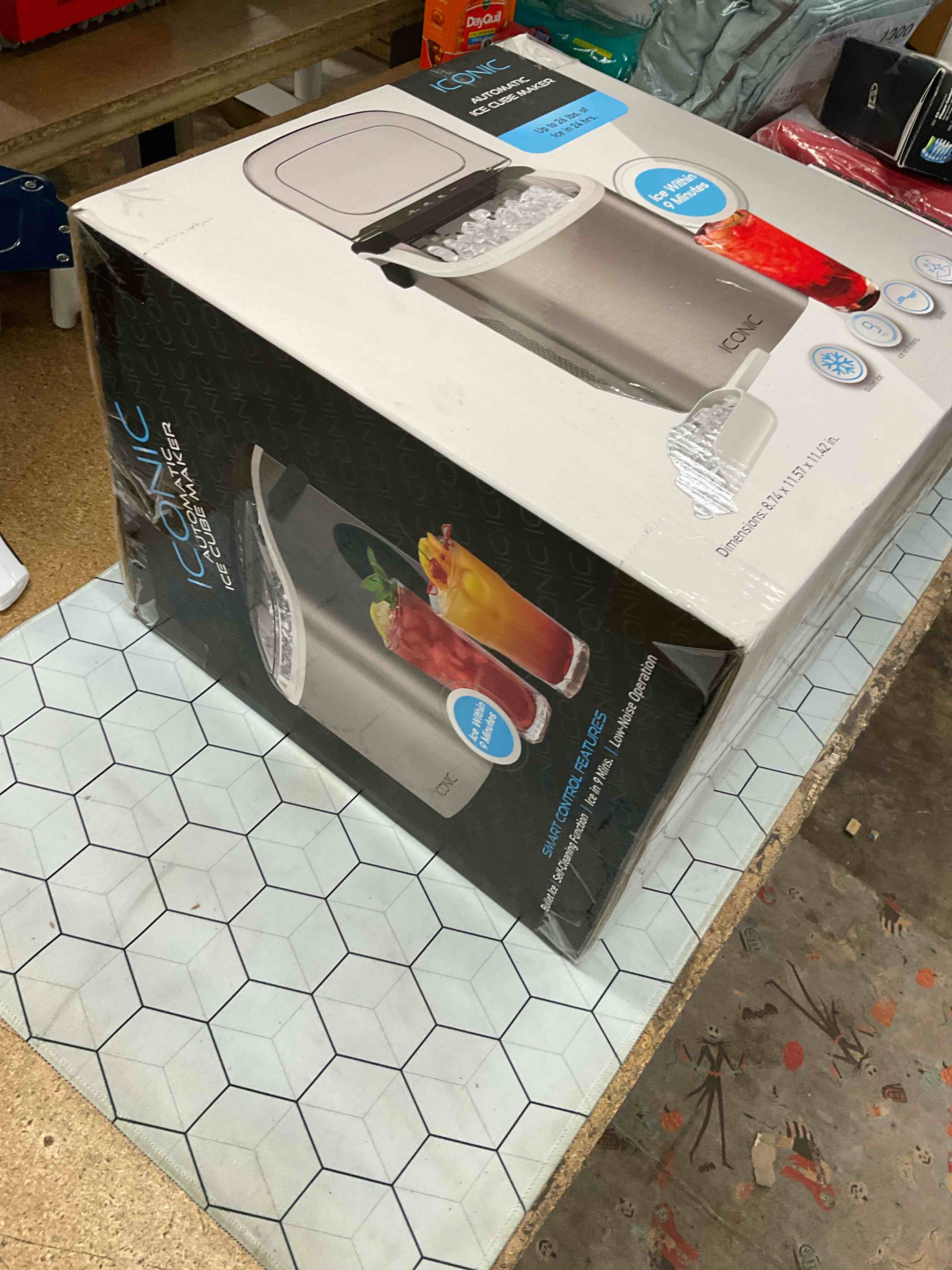 Condition photo showing Good Condition for automatic ice maker 