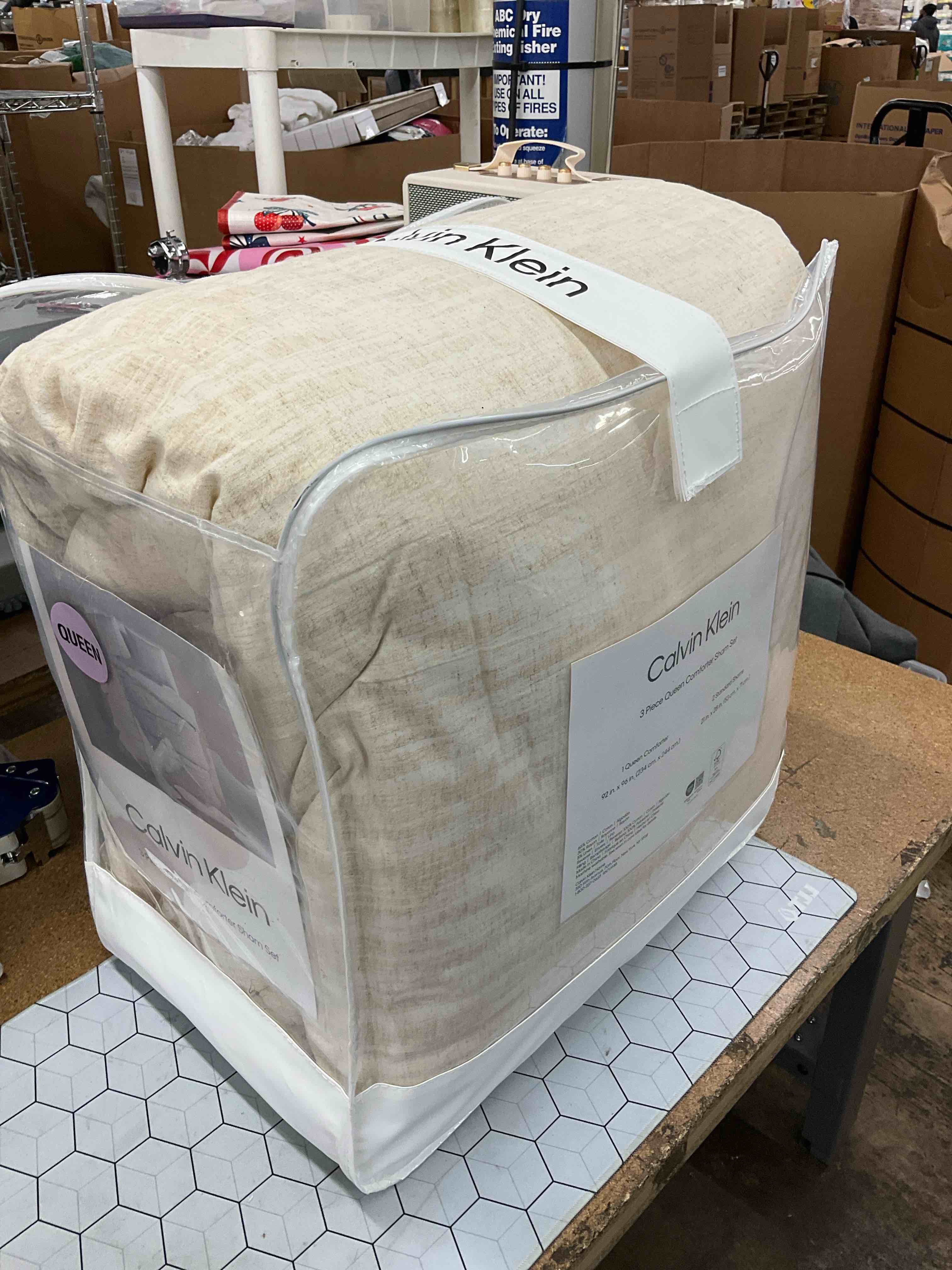 Calvin Klein 3 piece queen comforter set 