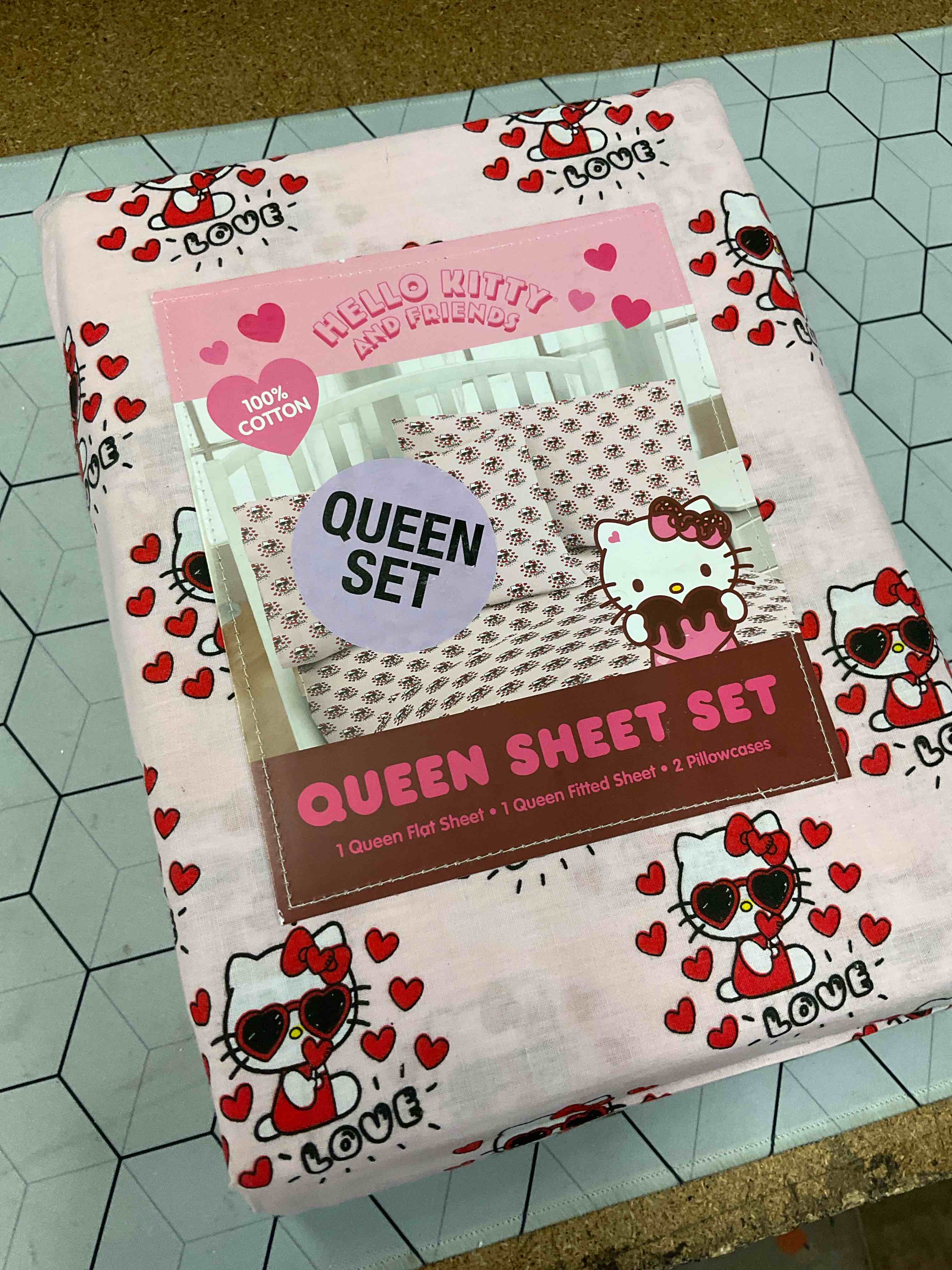hello Kitty queen sheet set 