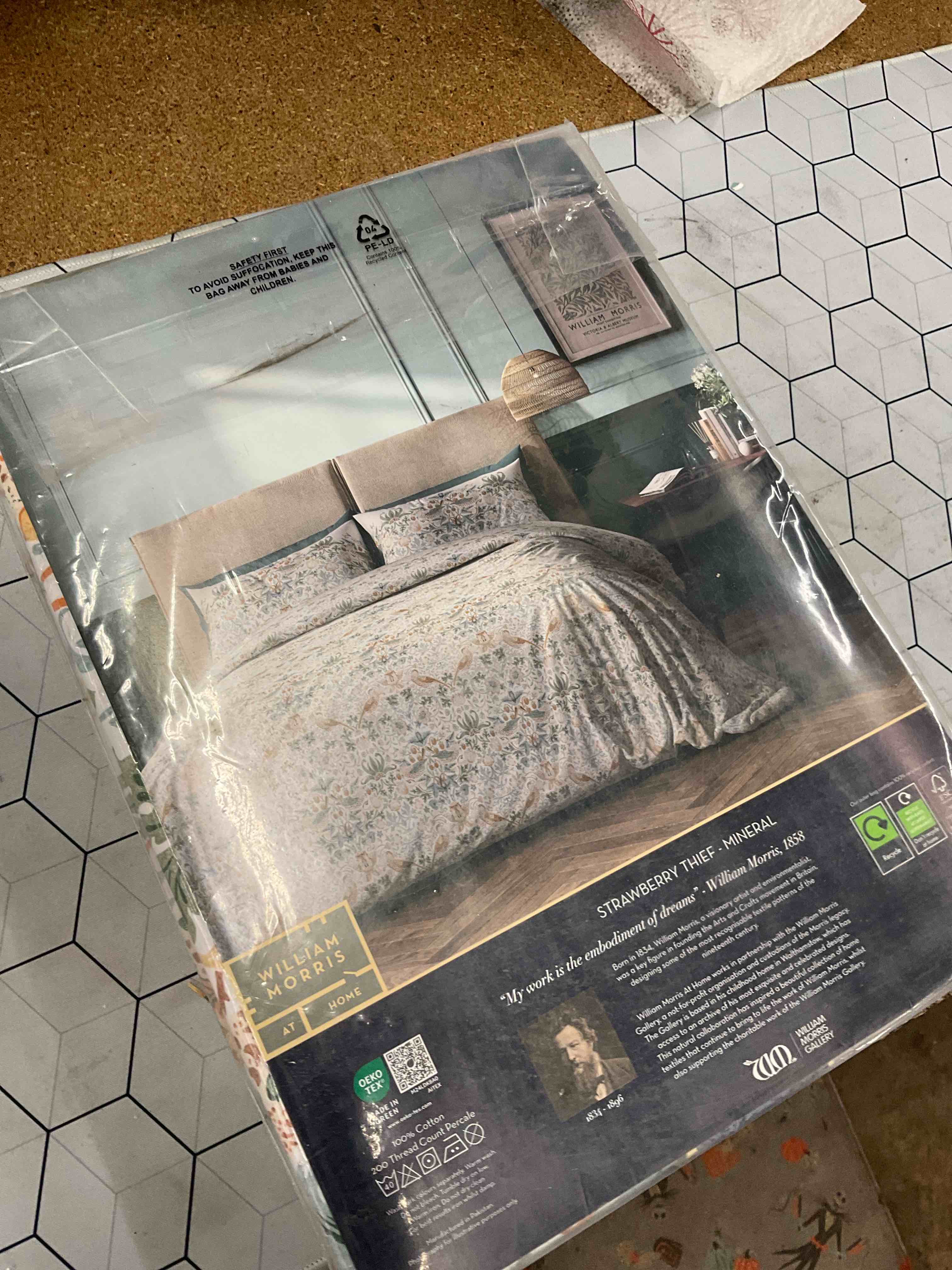 Condition photo showing Good Condition for king duvet set