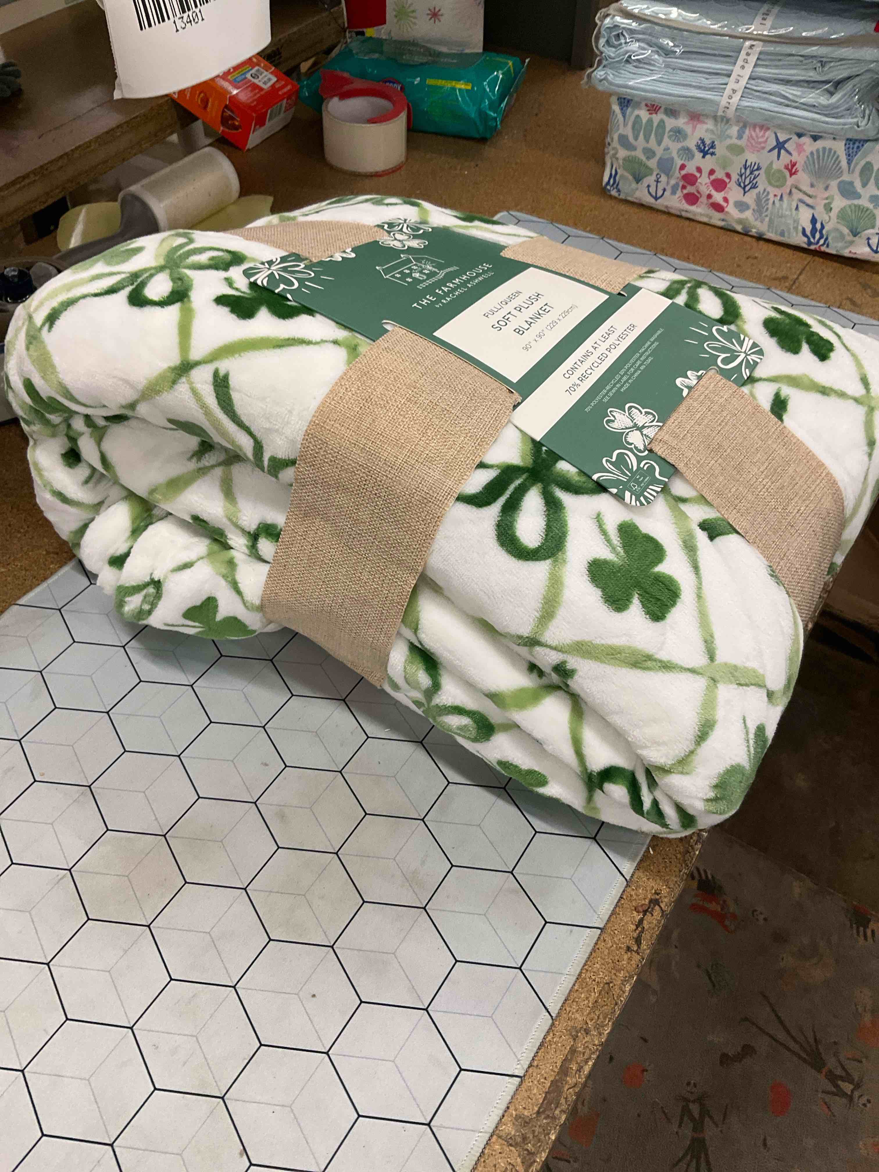 Condition photo showing Good Condition for queen plush blanket