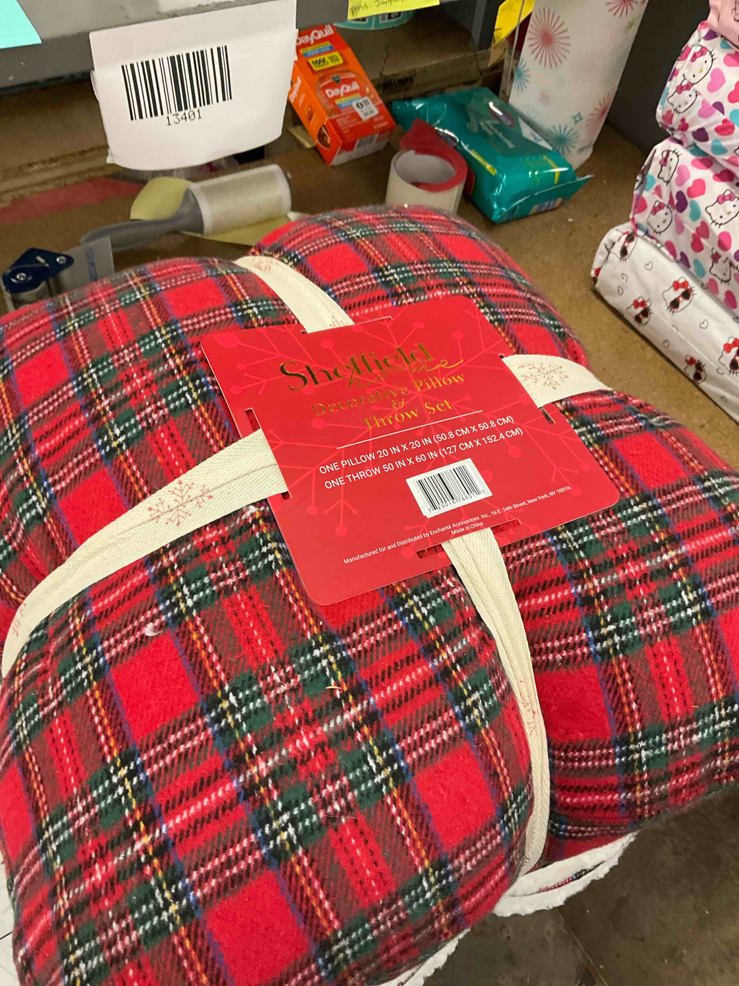 decorative pillow and throw set